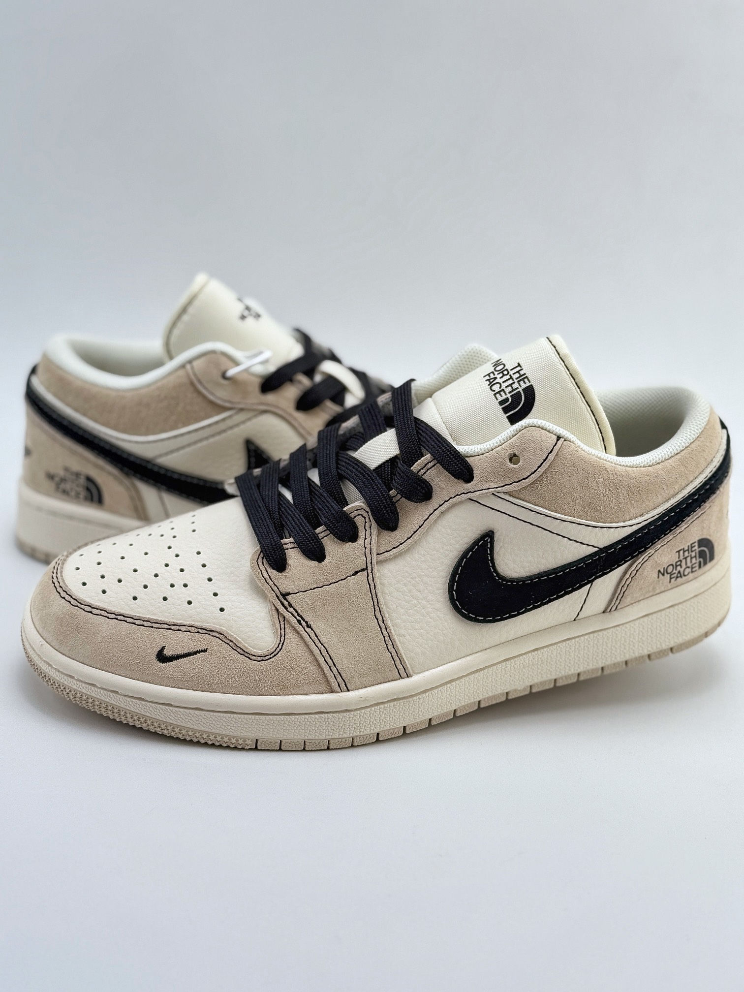 Air Jordan 1 Retro Low x The North Face 米棕黑小钩满天星 SJ9950-028