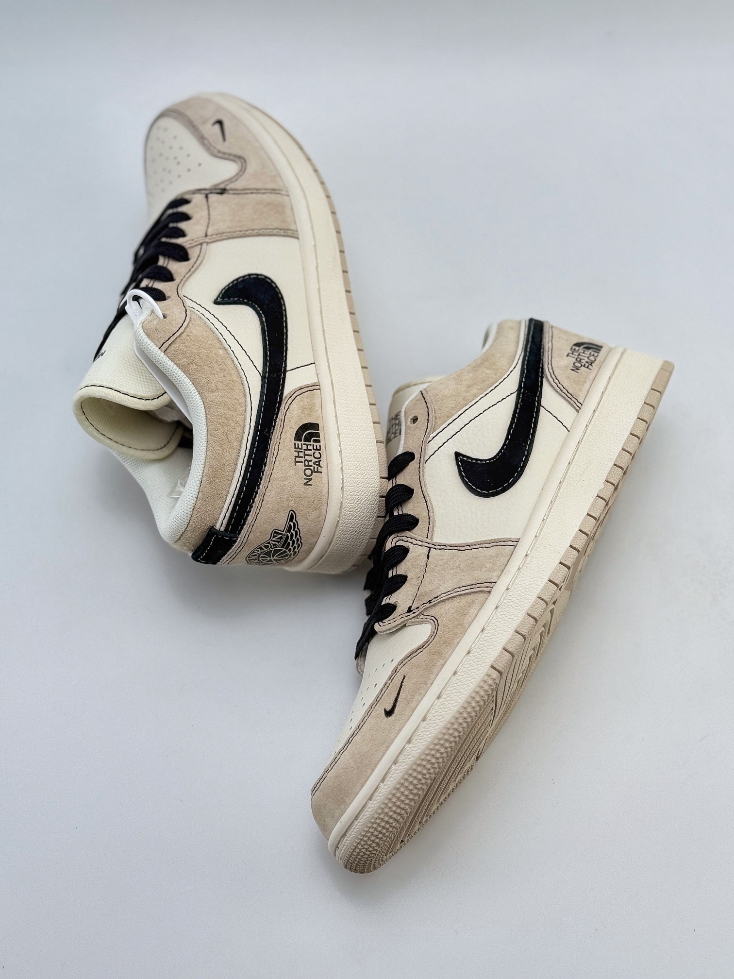 Air Jordan 1 Retro Low x The North Face 米棕黑小钩满天星 SJ9950-028