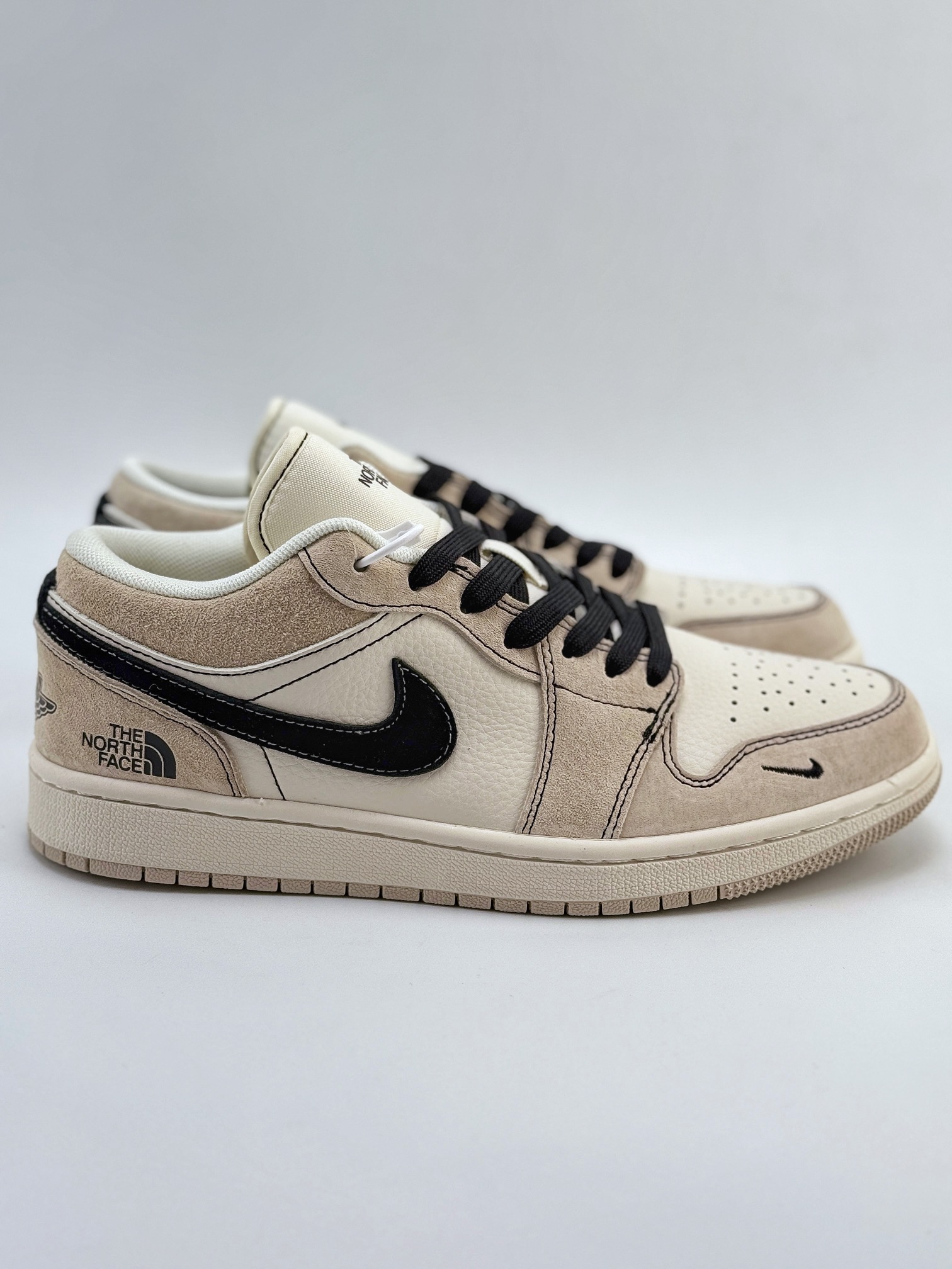 Air Jordan 1 Retro Low x The North Face 米棕黑小钩满天星 SJ9950-028