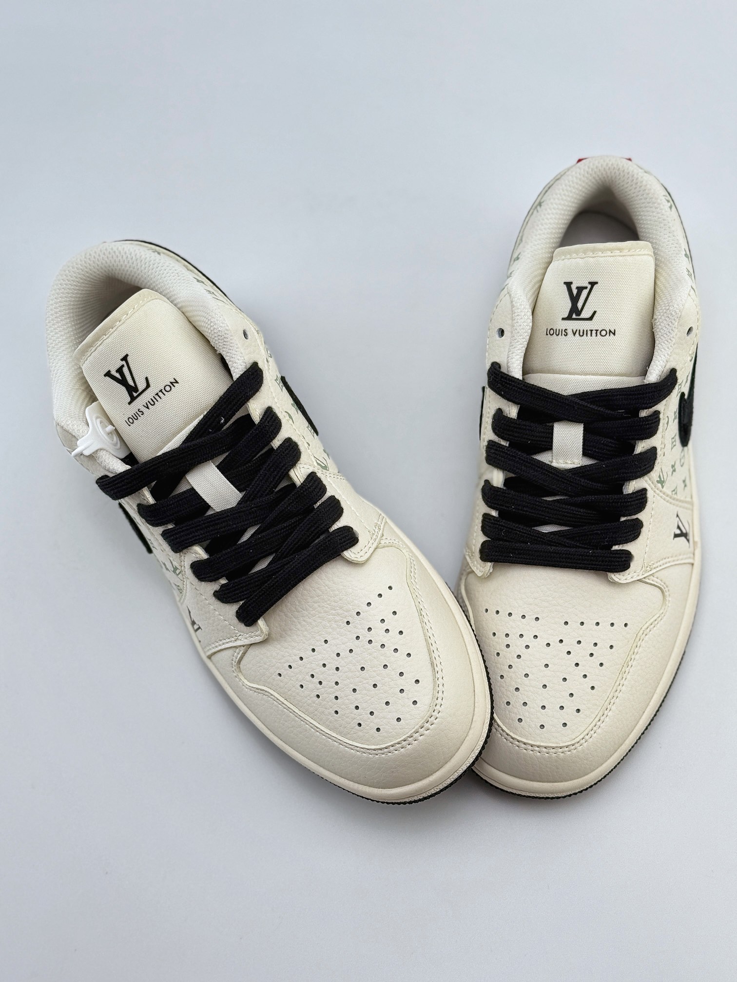 Air Jordan 1 Retro Low x Louis Vuitton 白黑 WG8850-009