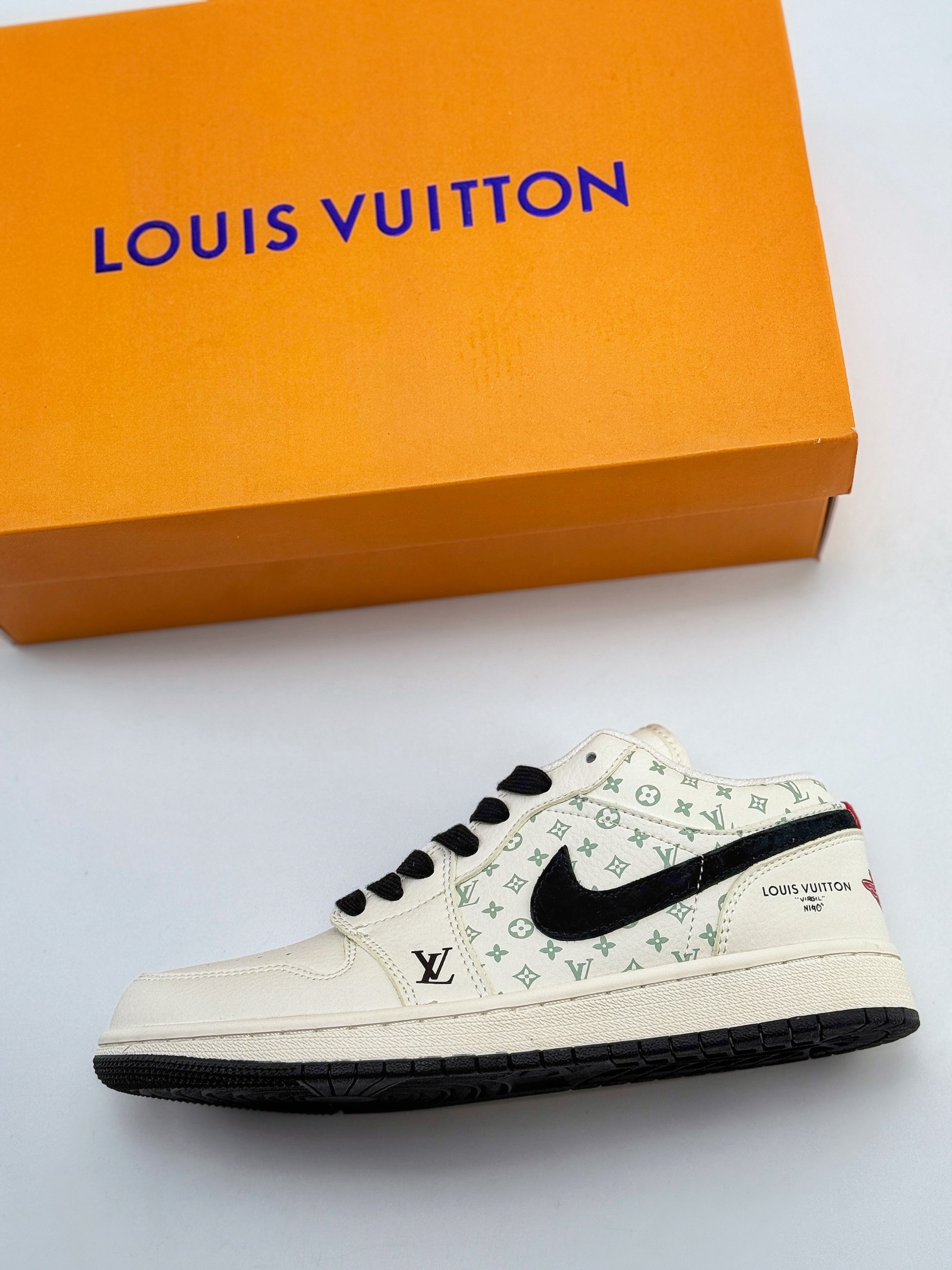 Air Jordan 1 Retro Low x Louis Vuitton 白黑 WG8850-009