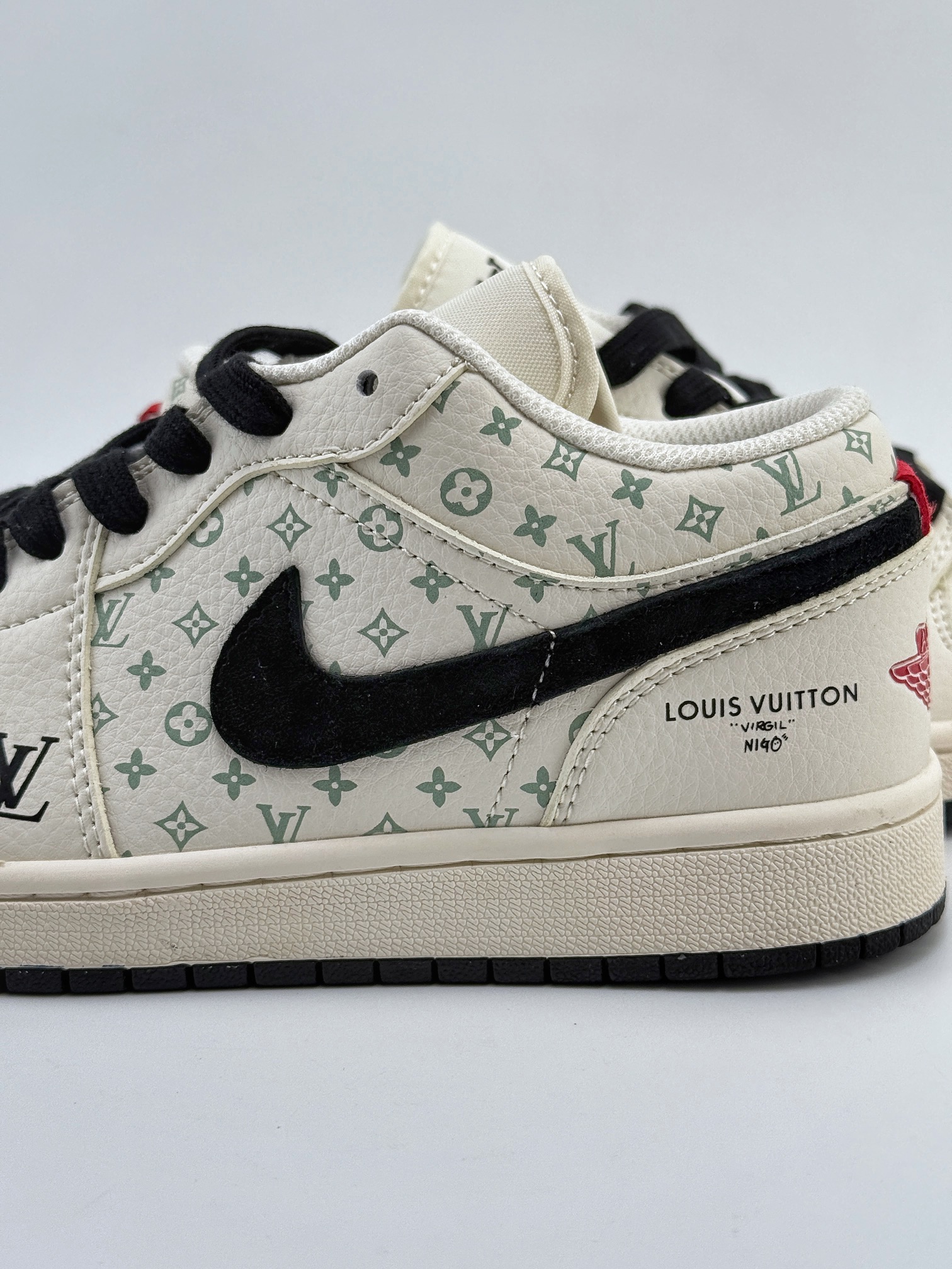 Air Jordan 1 Retro Low x Louis Vuitton 白黑 WG8850-009