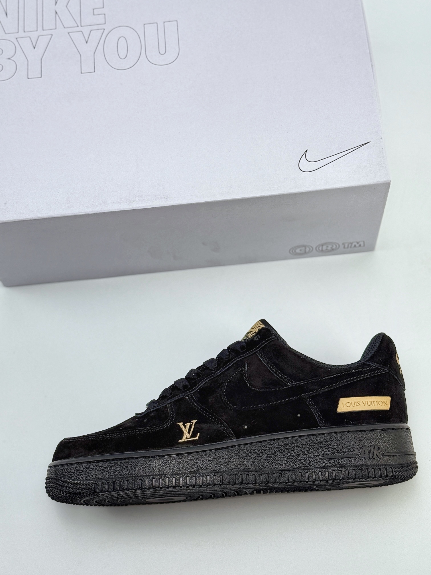 Nike Air Force 1 Low 07 x Louis Vuitton 高端定制 CW2288-111