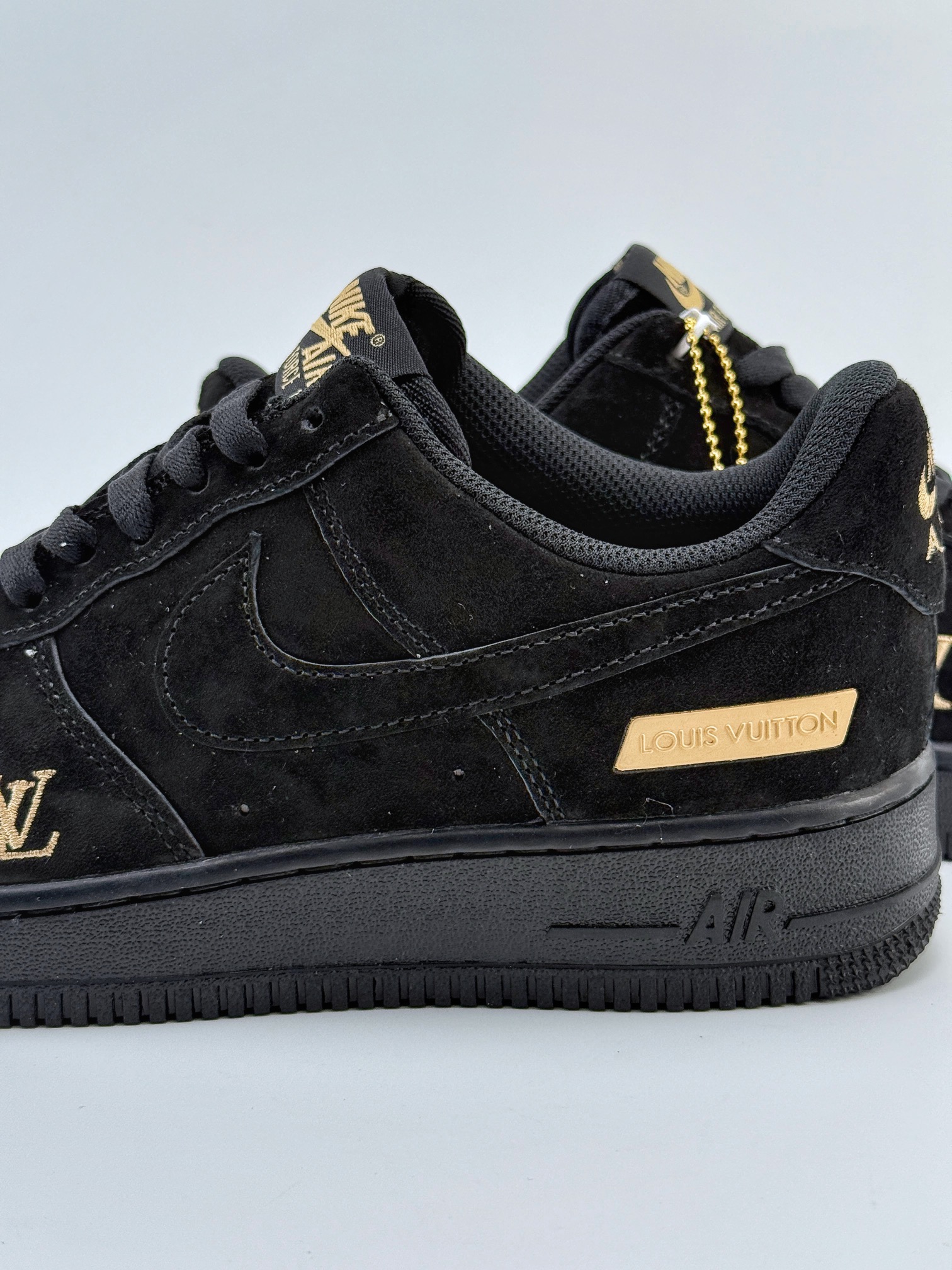 Nike Air Force 1 Low 07 x Louis Vuitton 高端定制 CW2288-111