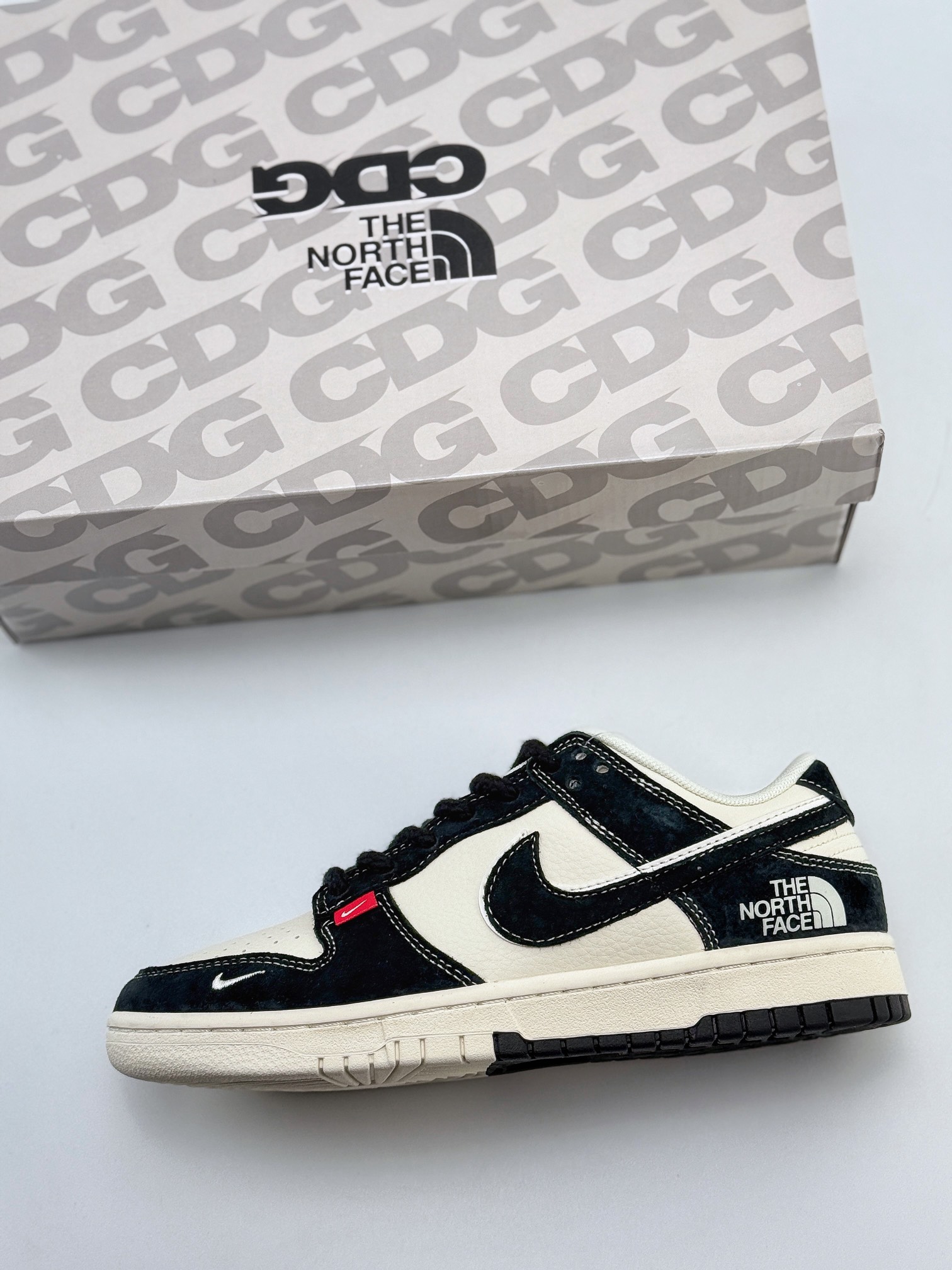 Nike SB Dunk Low x The North Face 黑白小钩麻绳 SJ1089-011