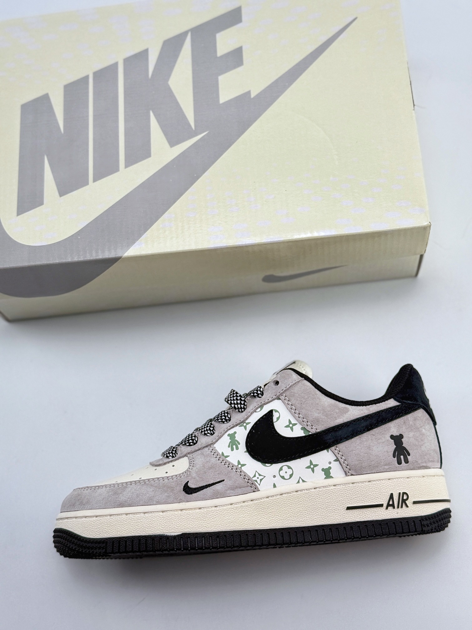 Nike Air Force 1 Low 07 x Louis Vuitton 玩偶米黑浅灰 SJ9188-002