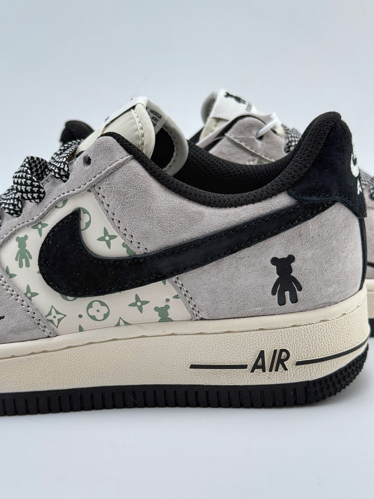 Nike Air Force 1 Low 07 x Louis Vuitton 玩偶米黑浅灰 SJ9188-002