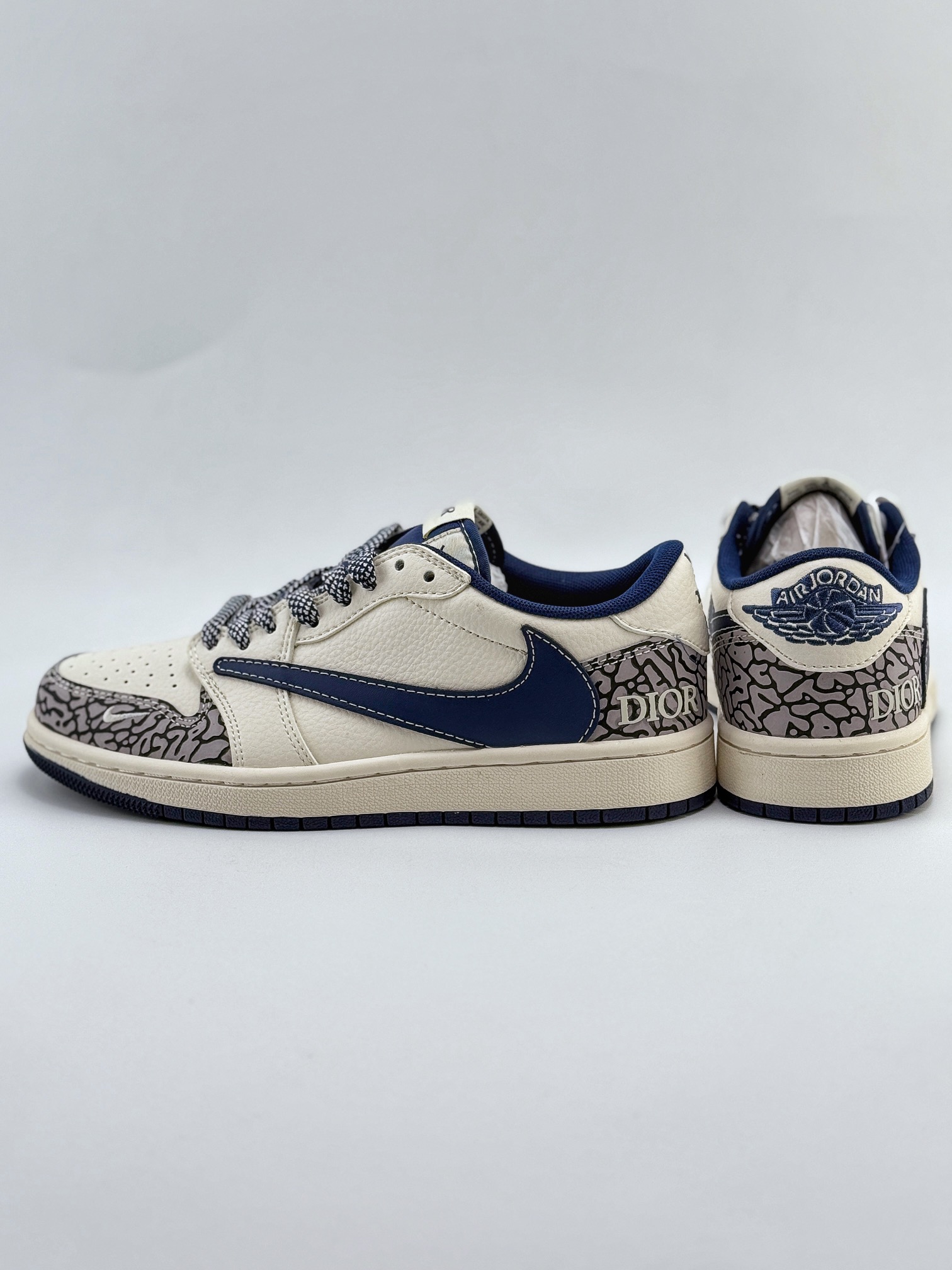 Travis Scott x Nike Air Jordan 1 Low x Dior 米蓝 Air Jordan 1 Low 反转米蓝爆裂纹满天星倒钩 CF3688-029