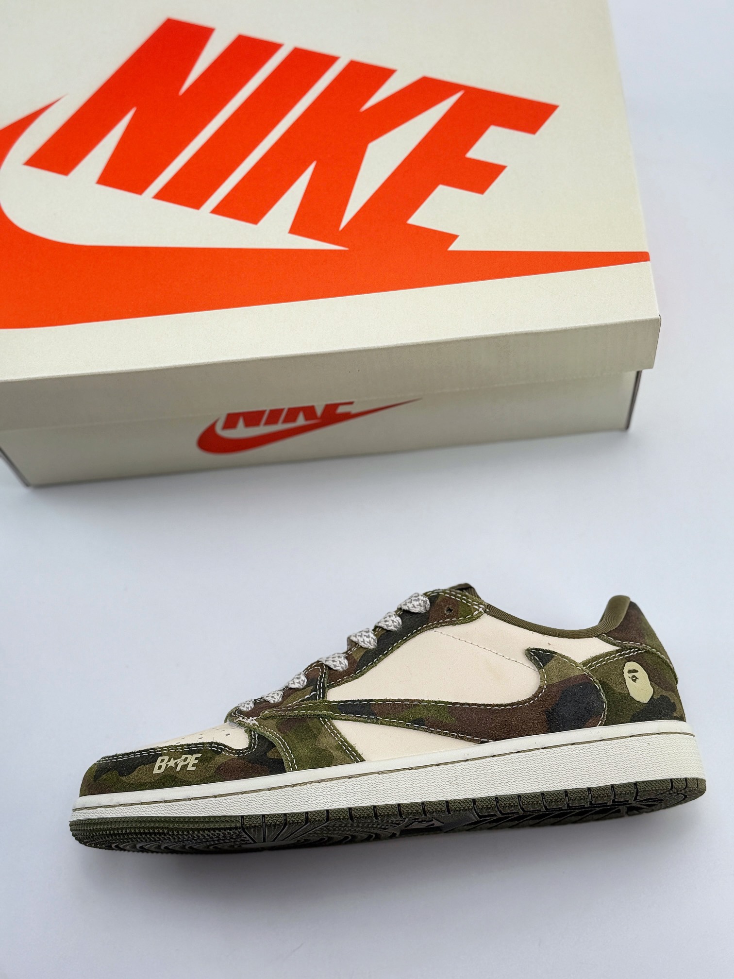 Travis Scott x Nike Air Jordan 1 Low x BAPE 迷彩军绿 Air Jordan 1 Low 反转迷彩军绿倒钩 CH6336-014