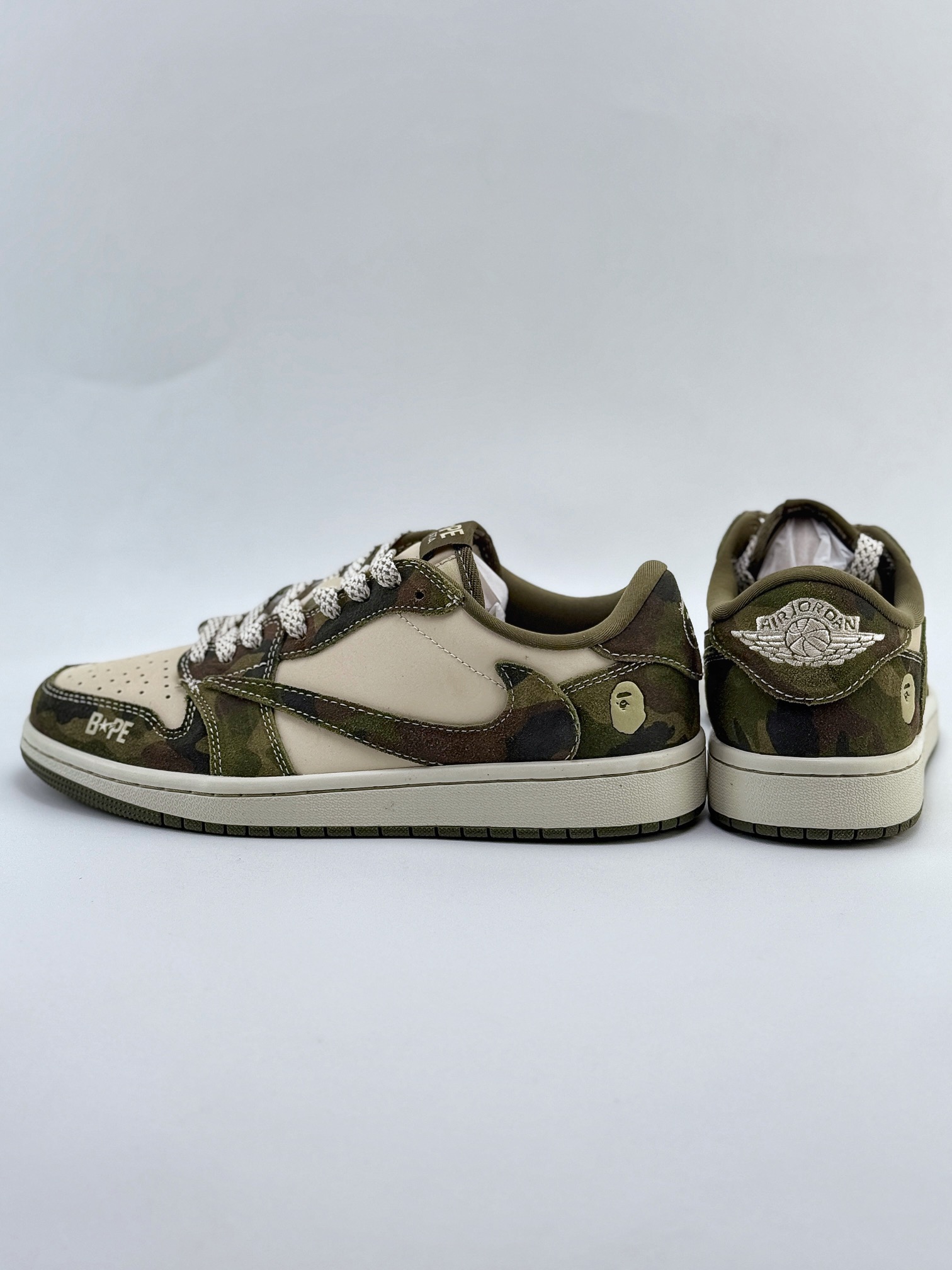 Travis Scott x Nike Air Jordan 1 Low x BAPE 迷彩军绿 Air Jordan 1 Low 反转迷彩军绿倒钩 CH6336-014