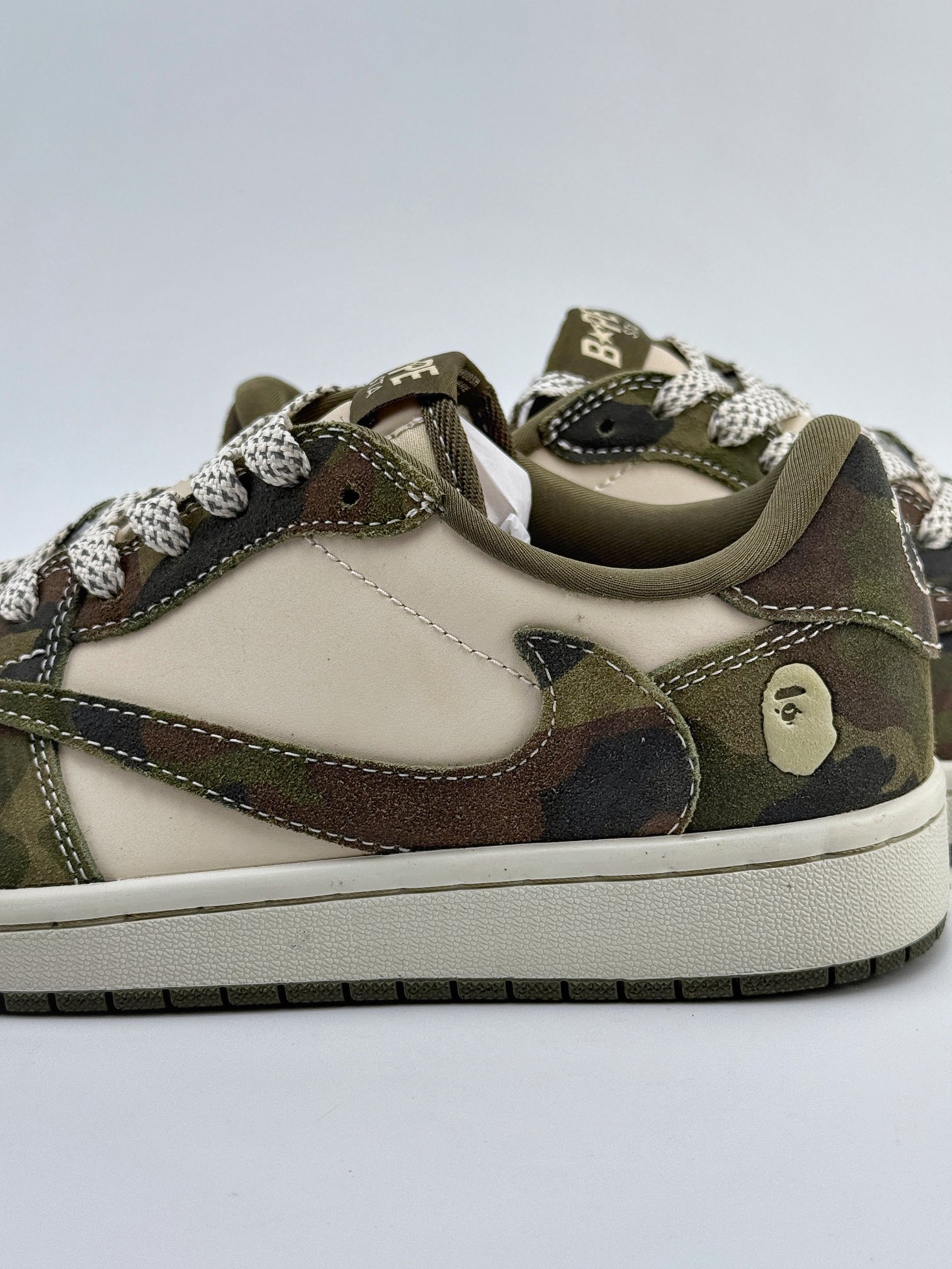 Travis Scott x Nike Air Jordan 1 Low x BAPE 迷彩军绿 Air Jordan 1 Low 反转迷彩军绿倒钩 CH6336-014