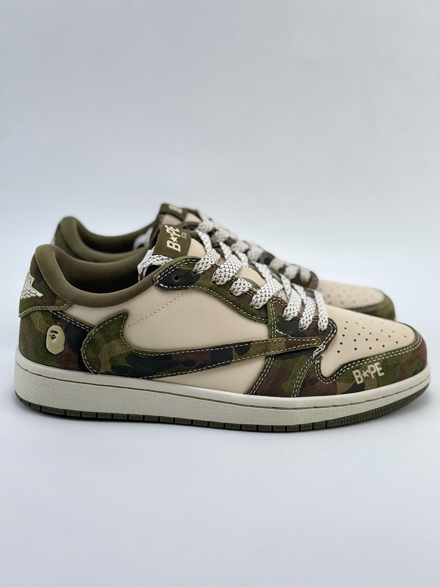 Travis Scott x Nike Air Jordan 1 Low x BAPE 迷彩军绿 Air Jordan 1 Low 反转迷彩军绿倒钩 CH6336-014