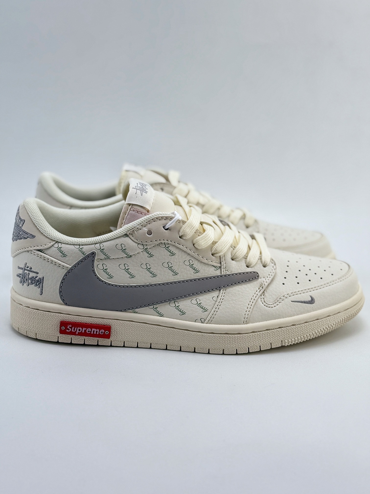 Travis Scott x Nike Air Jordan 1 Low x Supreme 白银 Air Jordan 1 Low 反转白银小钩倒钩 SJ2068-115