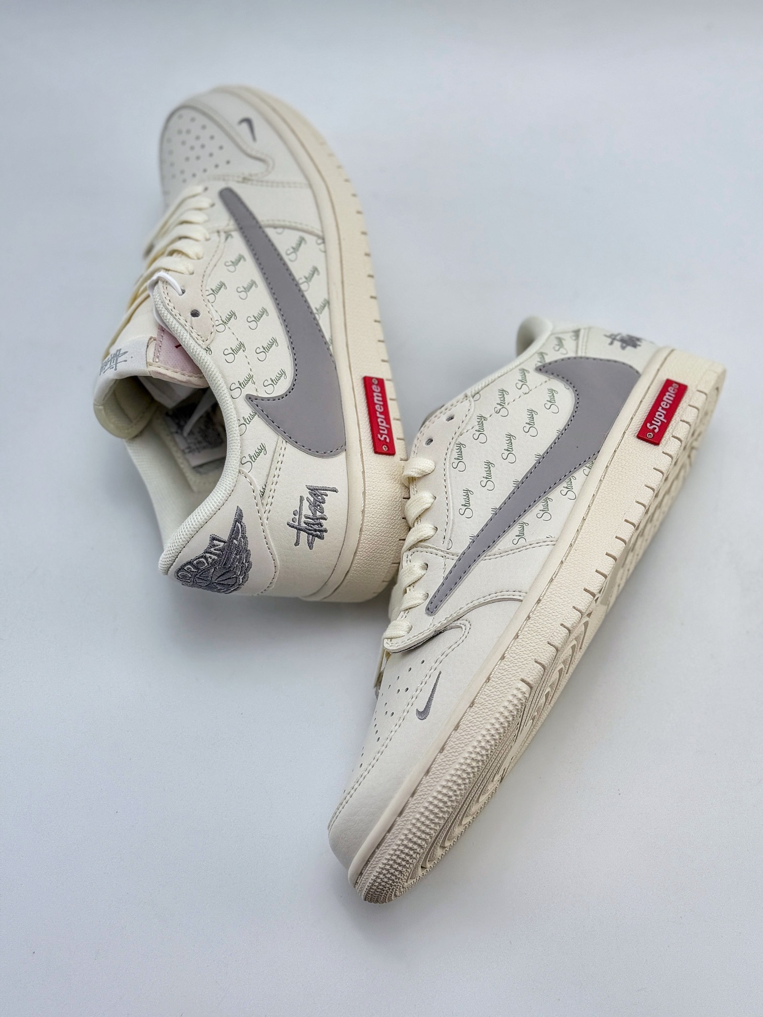 Travis Scott x Nike Air Jordan 1 Low x Supreme 白银 Air Jordan 1 Low 反转白银小钩倒钩 SJ2068-115