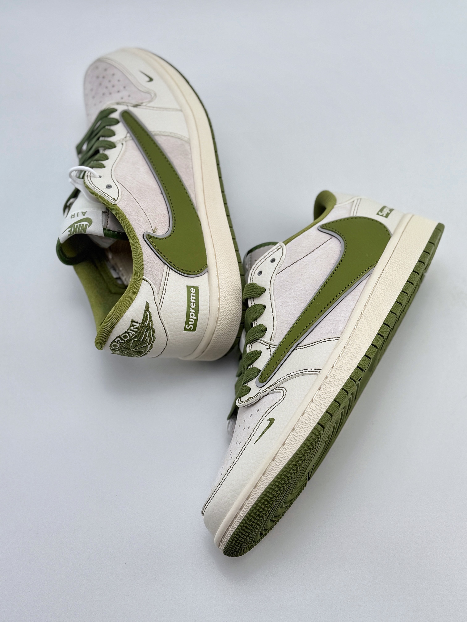 Travis Scott x Nike Air Jordan 1 Low x Supreme 米绿 Air Jordan 1 Low 反转米绿小钩倒钩 XZ2268-002