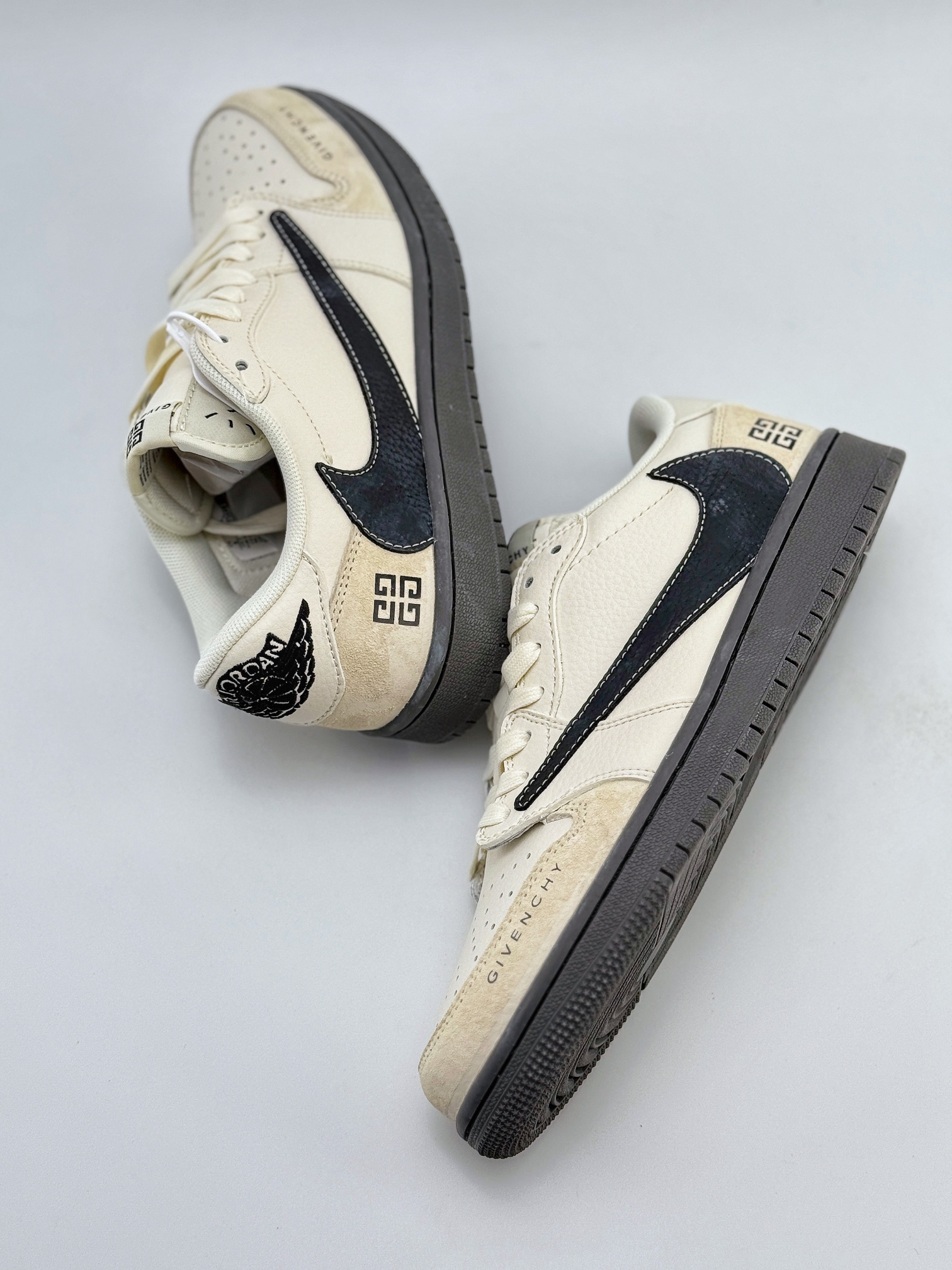 Travis Scott x Nike Air Jordan 1 Low x GIVENCHY 米黑 Air Jordan 1 Low 反转米黑倒钩  CF3688-030