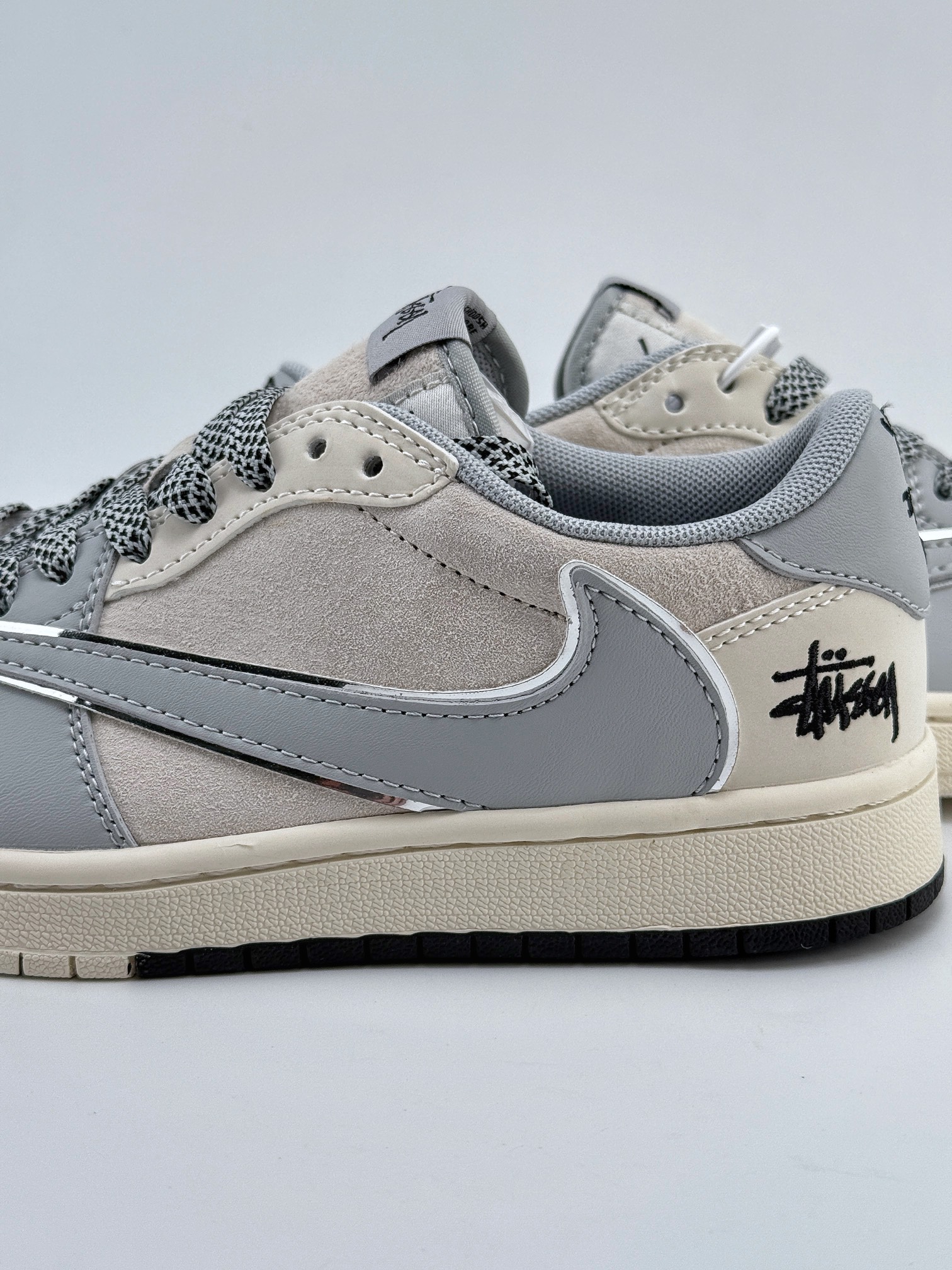 Travis Scott x Nike Air Jordan 1 Low x Stussy 米银黑小钩满天星 SJ2068-122