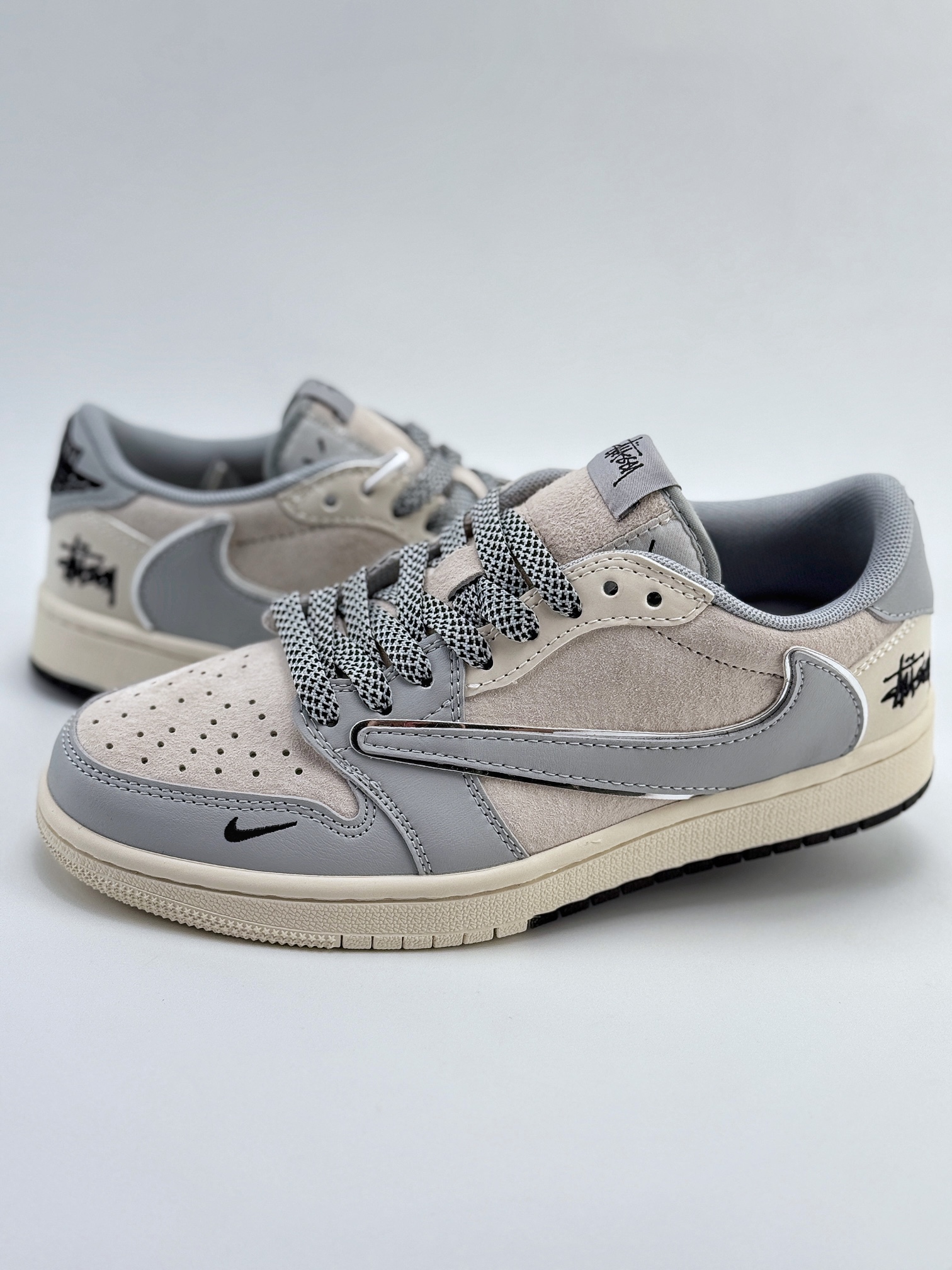 Travis Scott x Nike Air Jordan 1 Low x Stussy 米银黑小钩满天星 SJ2068-122