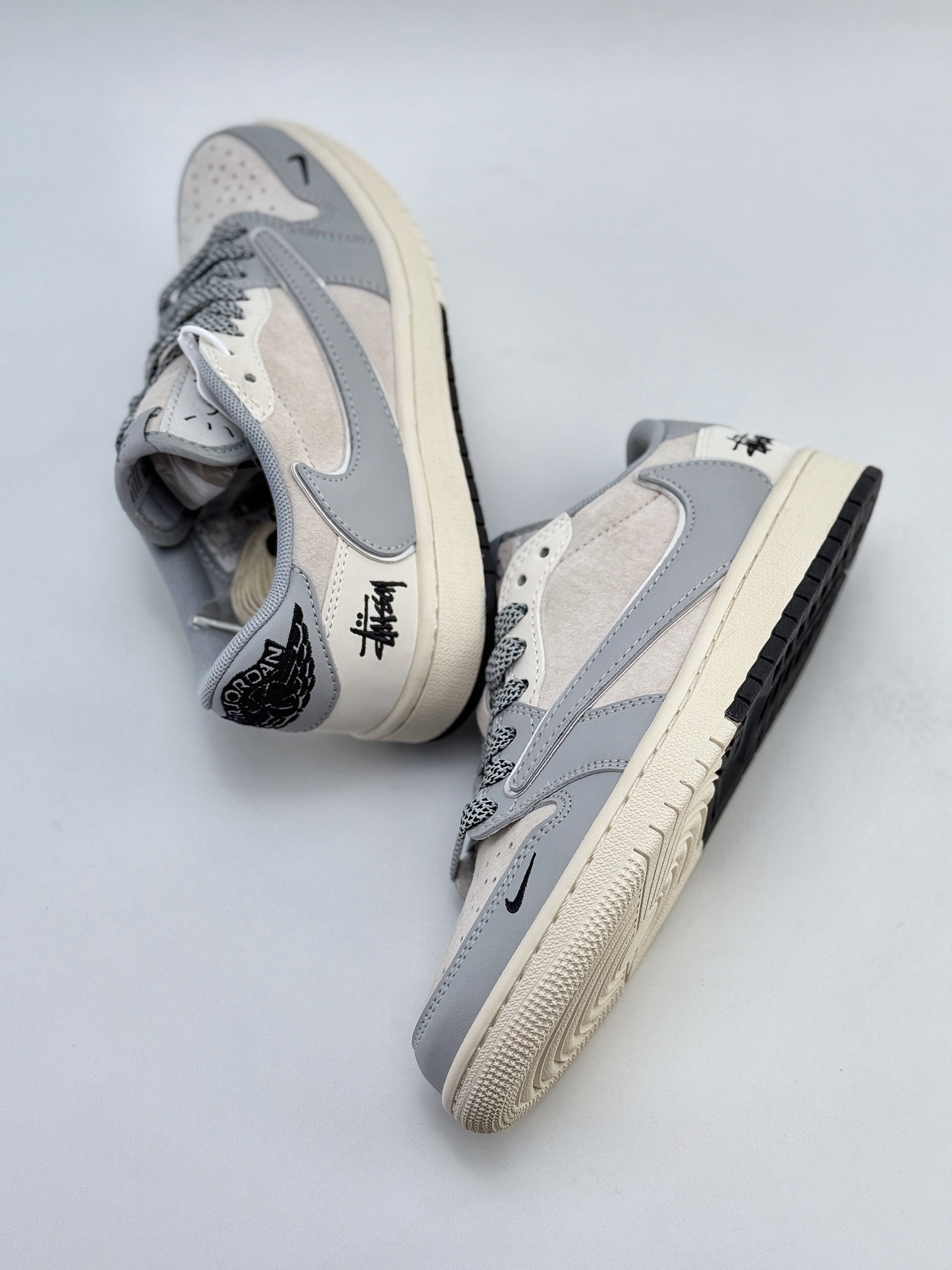 Travis Scott x Nike Air Jordan 1 Low x Stussy 米银黑小钩满天星 SJ2068-122