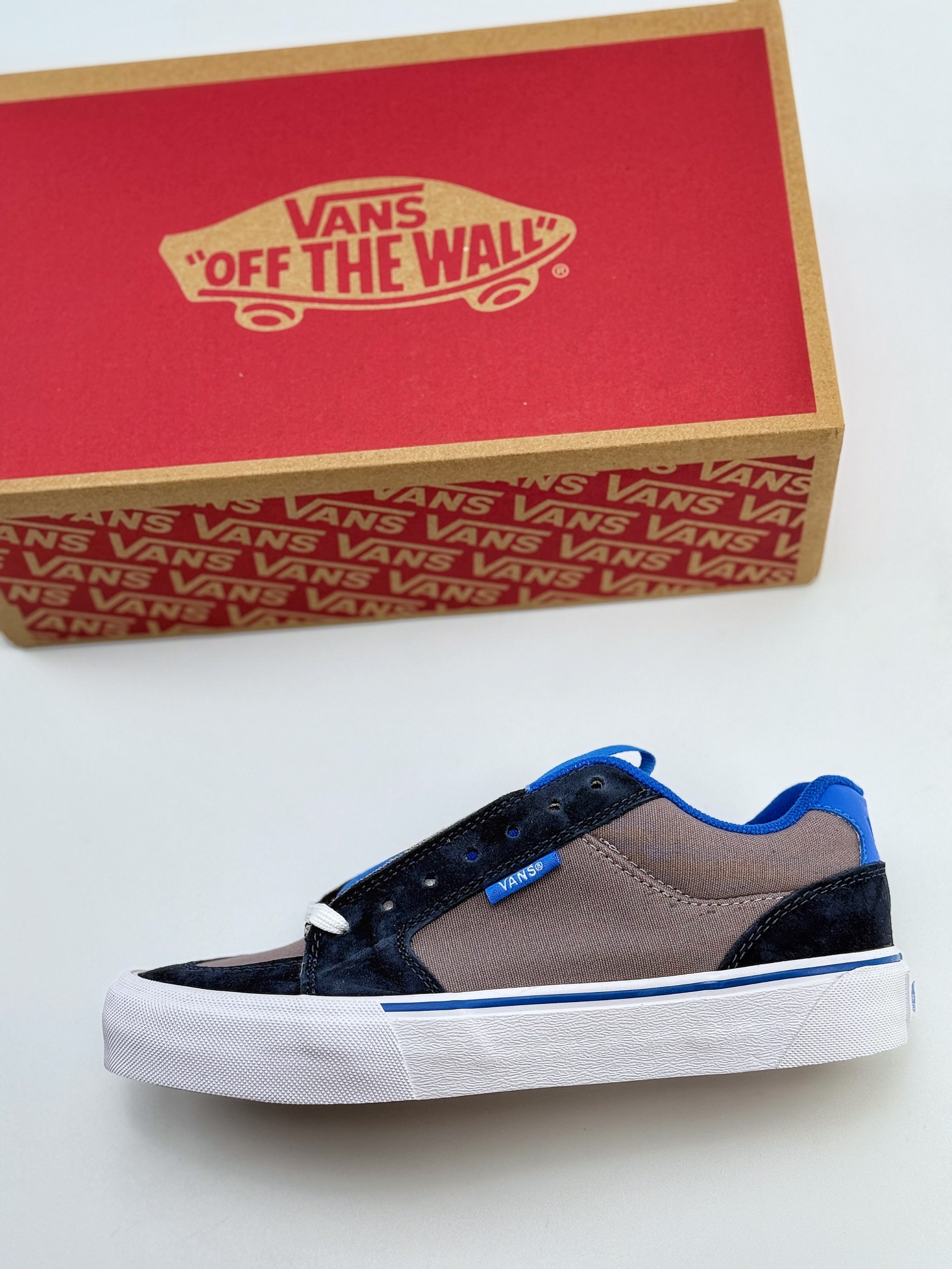 Vans Chukka Push时尚舒适 包裹性防滑 低帮 板鞋 男女同款 浅灰宝蓝拼接 VN000CZWHR0