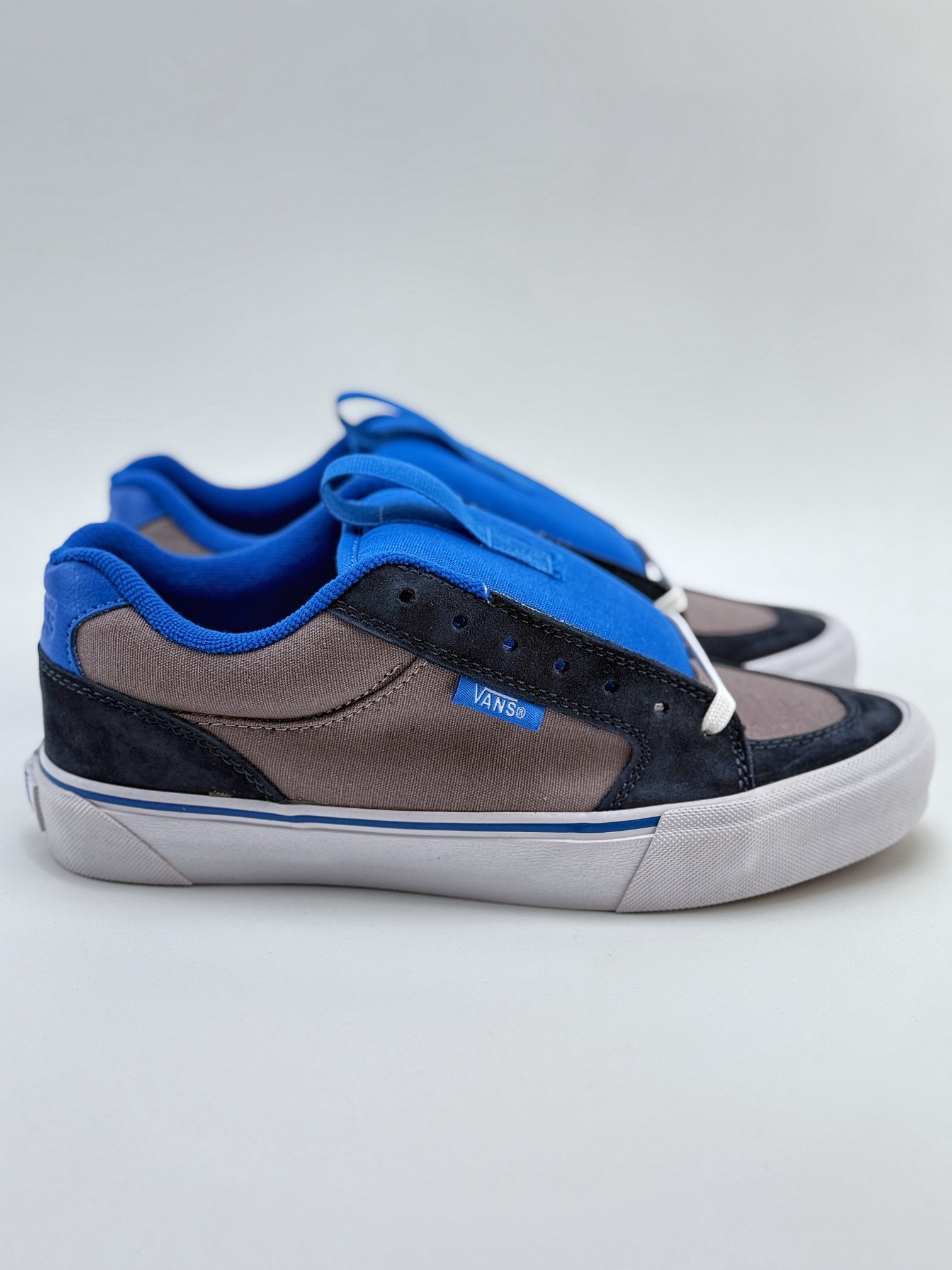 Vans Chukka Push时尚舒适 包裹性防滑 低帮 板鞋 男女同款 浅灰宝蓝拼接 VN000CZWHR0