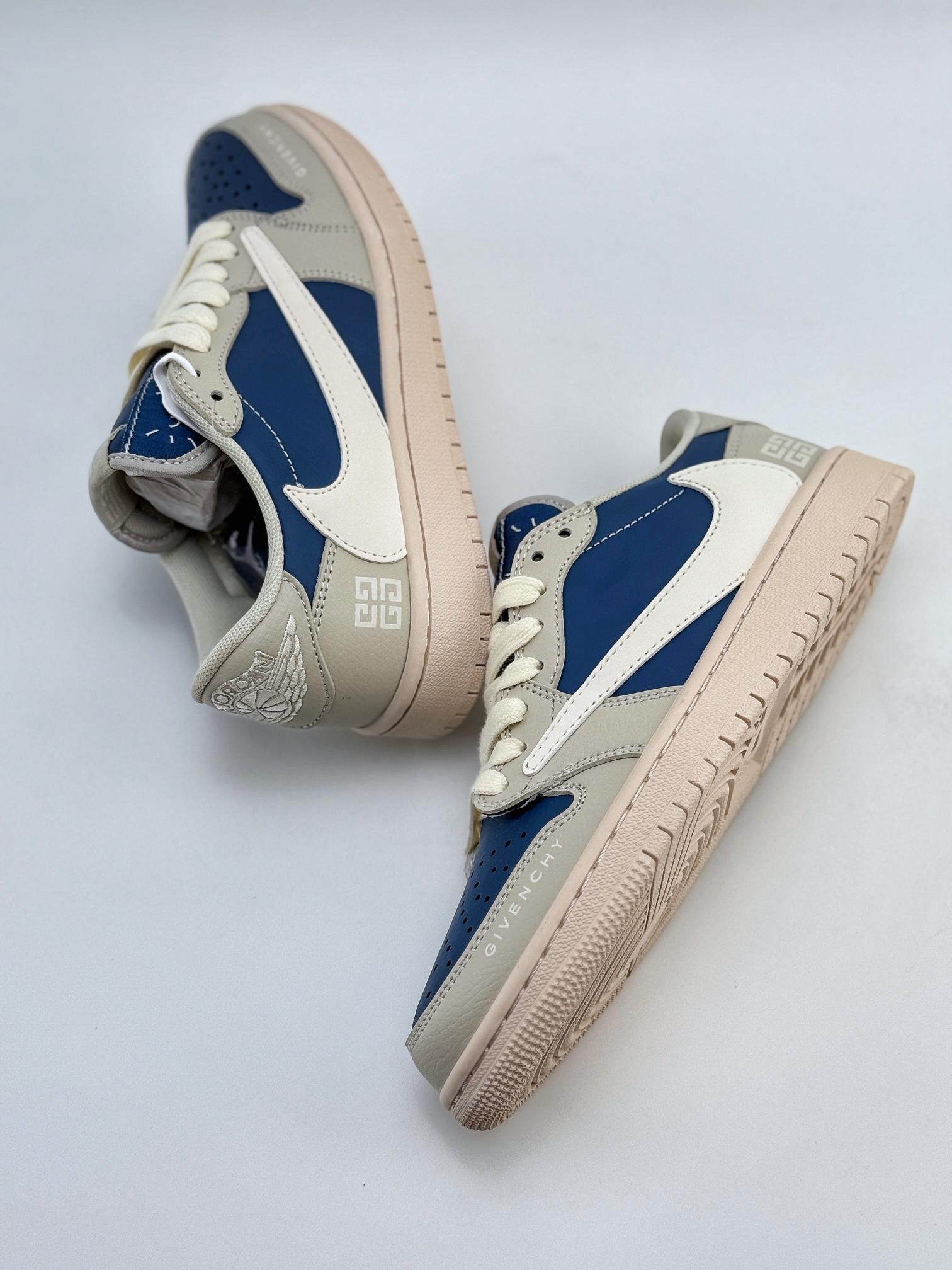 Travis Scott x Nike Air Jordan 1 Low x GIVENCHY 米蓝 Air Jordan 1 Low 反转米蓝倒钩  QY0568-957