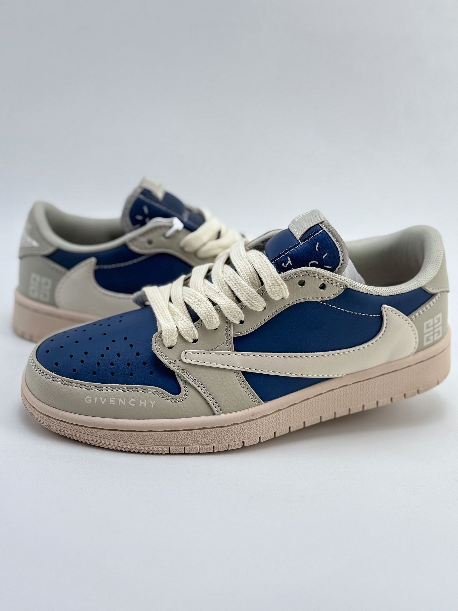 Travis Scott x Nike Air Jordan 1 Low x GIVENCHY 米蓝 Air Jordan 1 Low 反转米蓝倒钩  QY0568-957