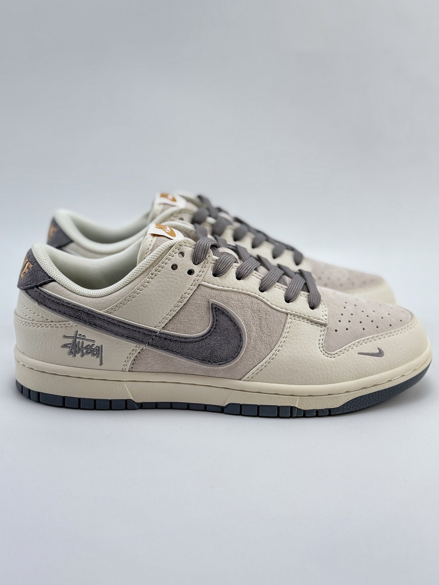 Nike SB Dunk Low x Stussy 米灰小钩  XX2025-888