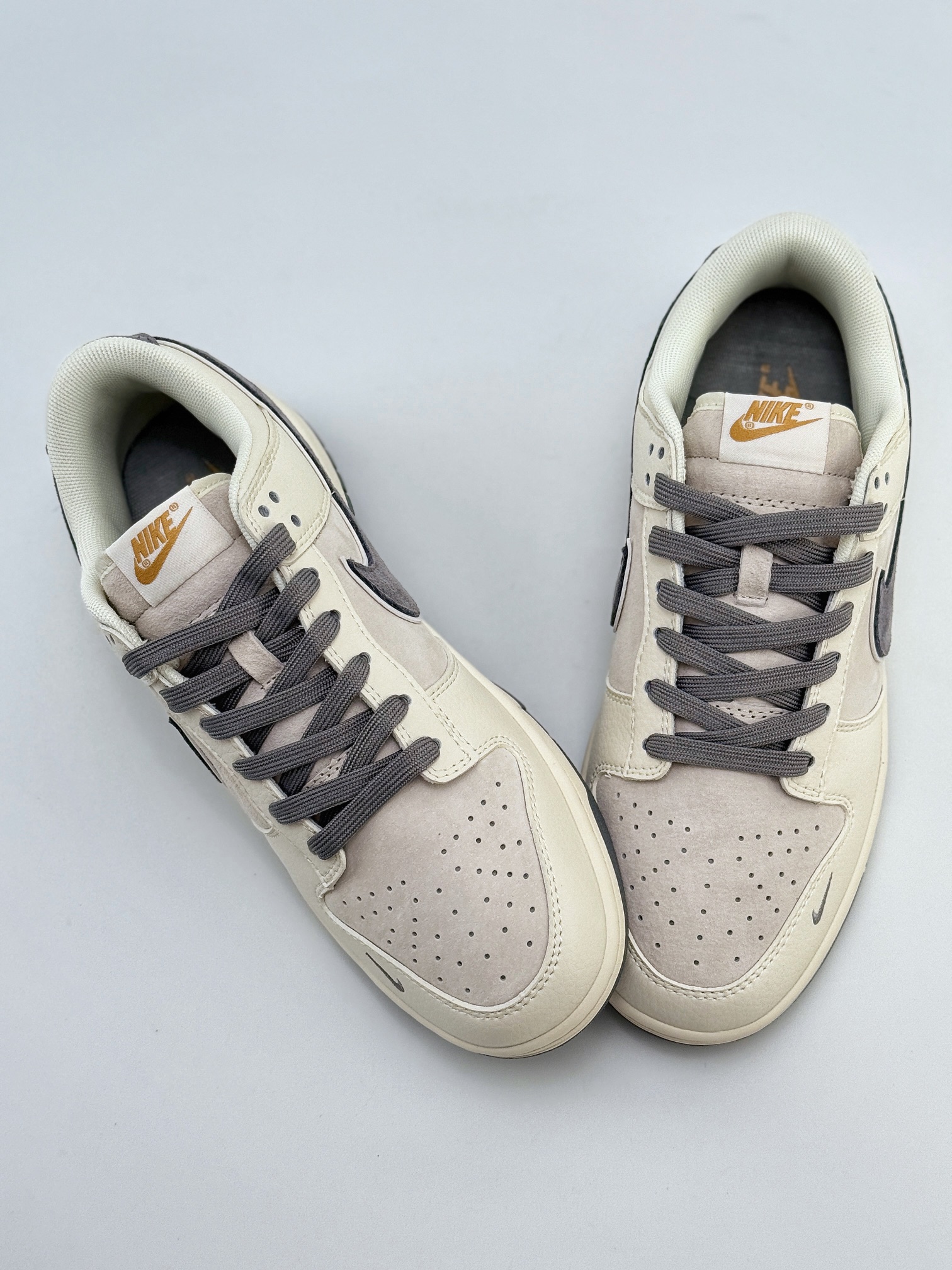 Nike SB Dunk Low x Stussy 米灰小钩  XX2025-888