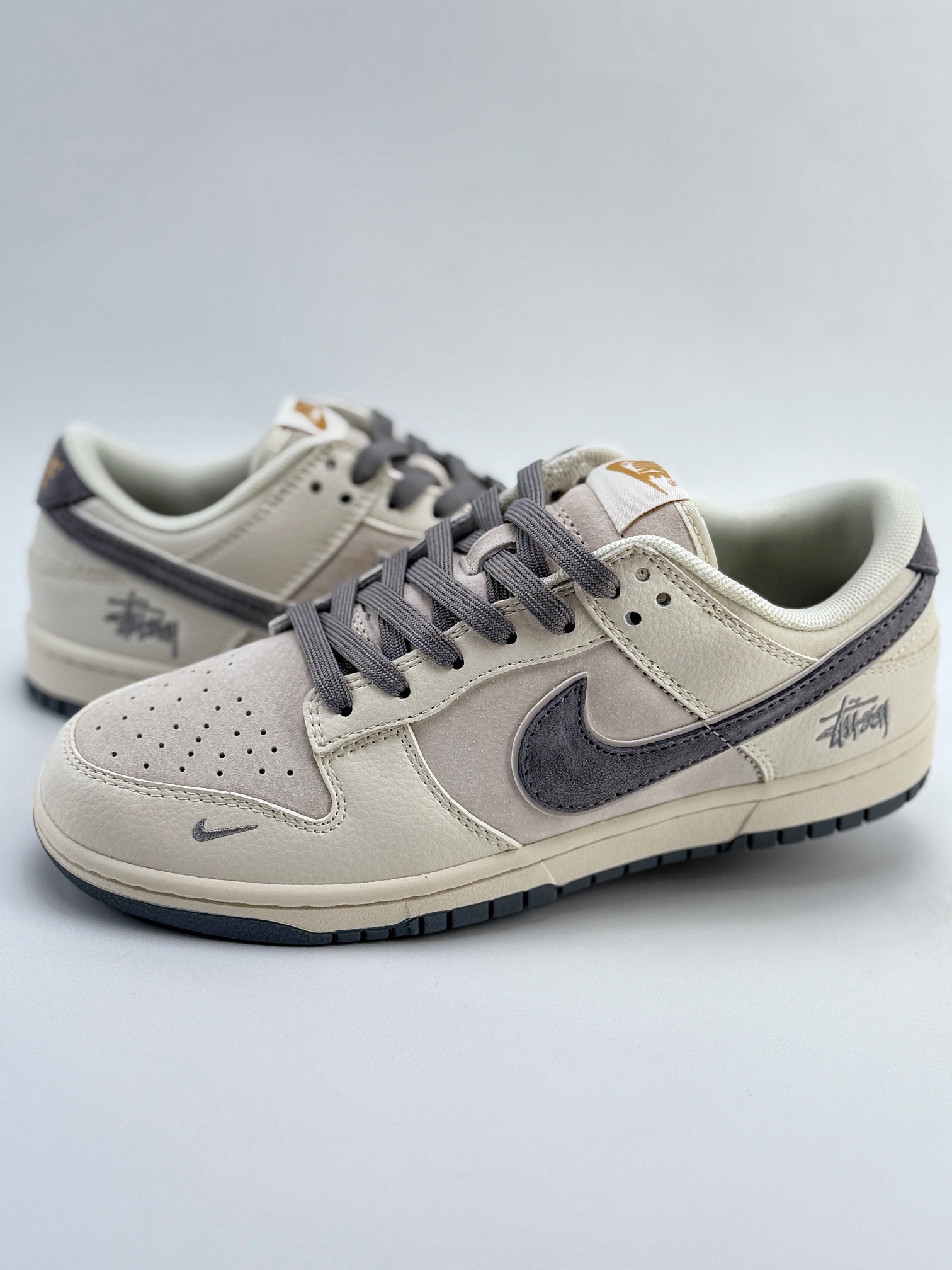 Nike SB Dunk Low x Stussy 米灰小钩  XX2025-888