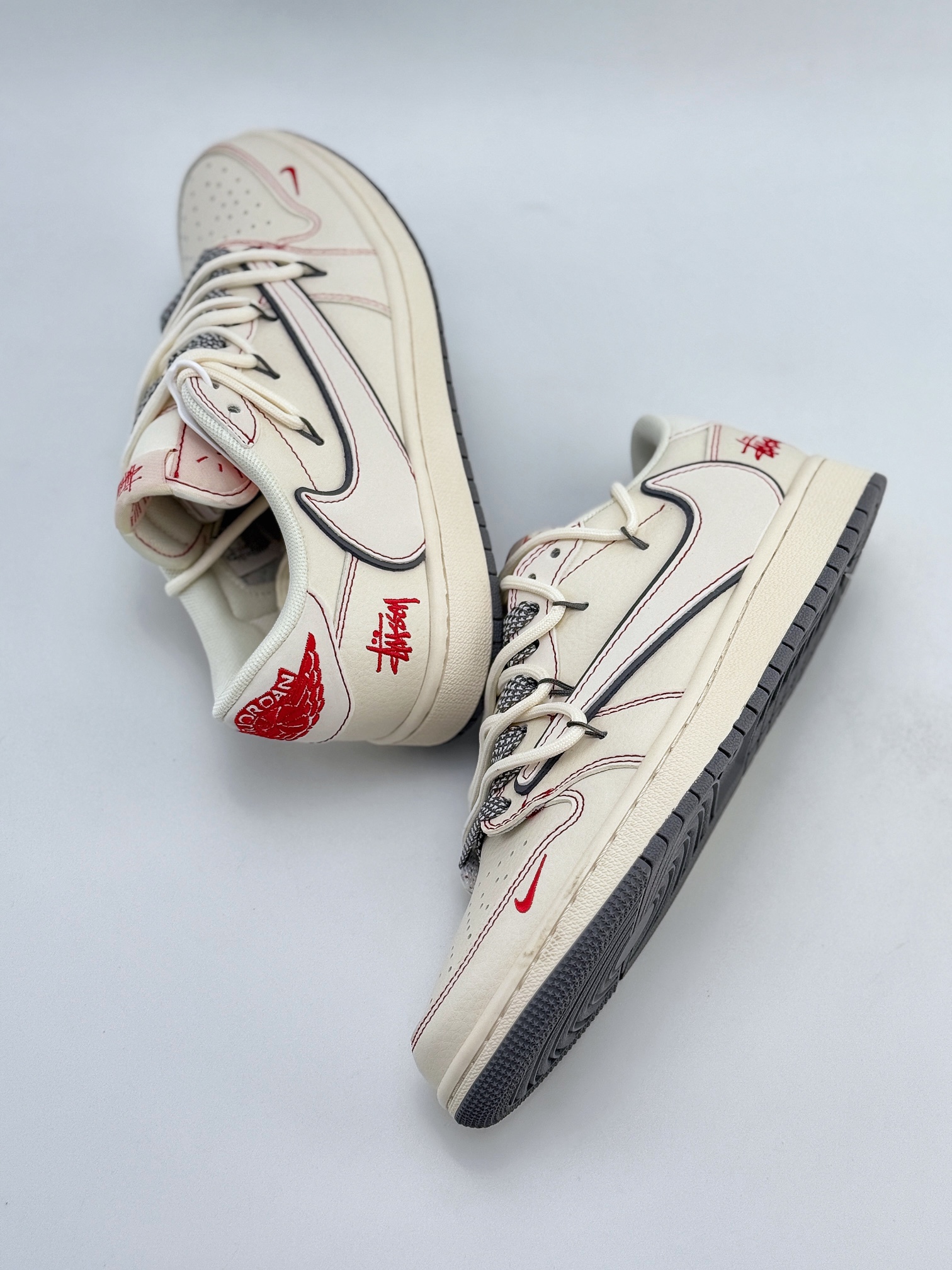 Travis Scott x Nike Air Jordan 1 Low x Stussy 米红缝线 Air Jordan 1 Low 反转米红缝线满天星绑带倒钩 SJ0086-136