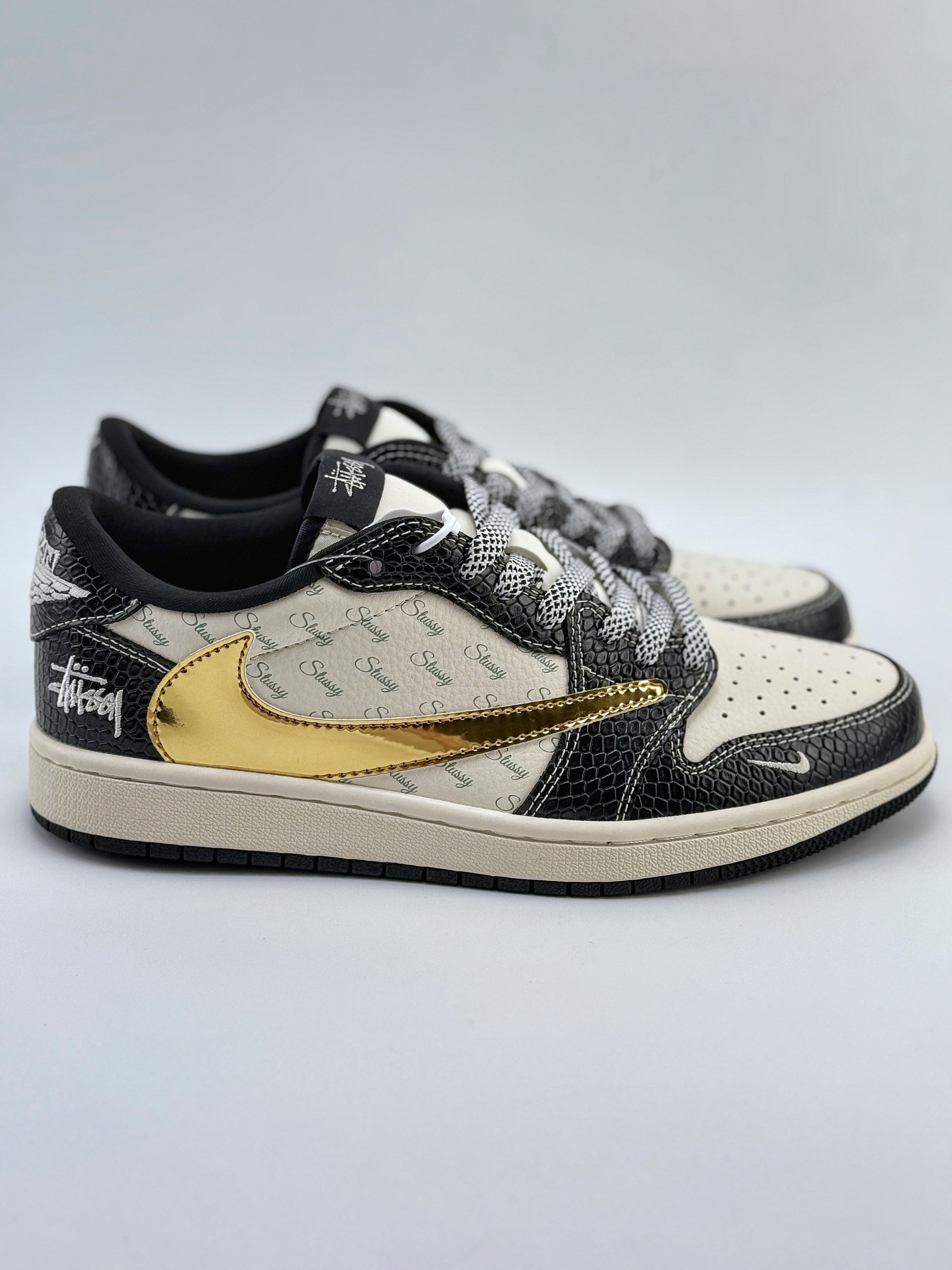 Travis Scott x Nike Air Jordan 1 Low x Stussy 米黑金 Air Jordan 1 Low 反转米黑金鳄纹倒钩 XY2688-112