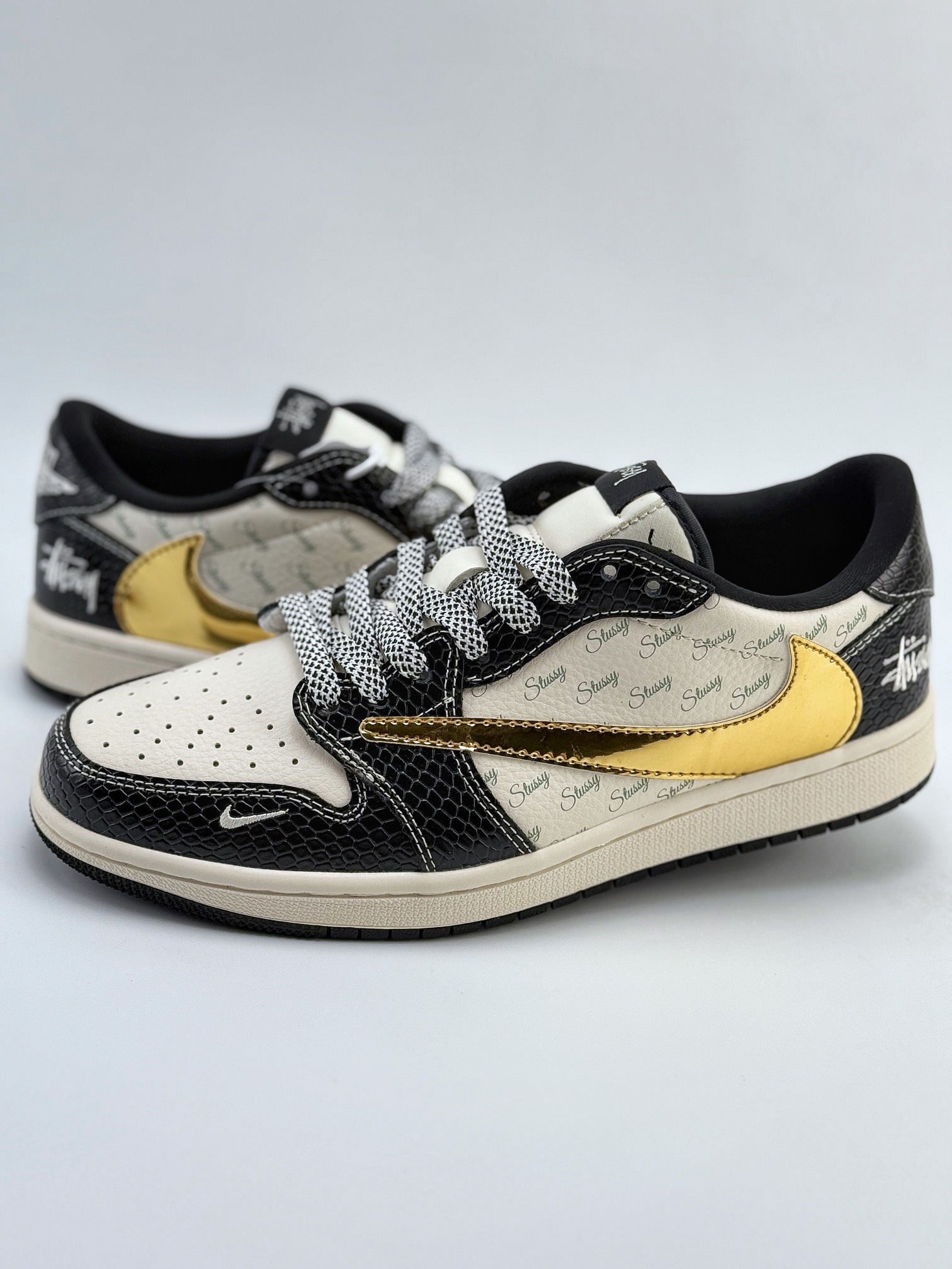 Travis Scott x Nike Air Jordan 1 Low x Stussy 米黑金 Air Jordan 1 Low 反转米黑金鳄纹倒钩 XY2688-112