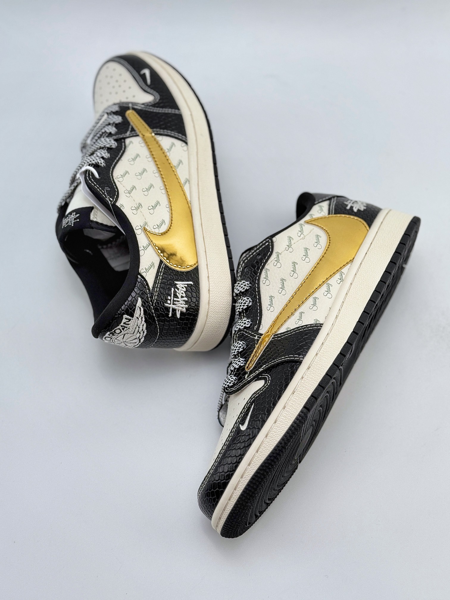 Travis Scott x Nike Air Jordan 1 Low x Stussy 米黑金 Air Jordan 1 Low 反转米黑金鳄纹倒钩 XY2688-112