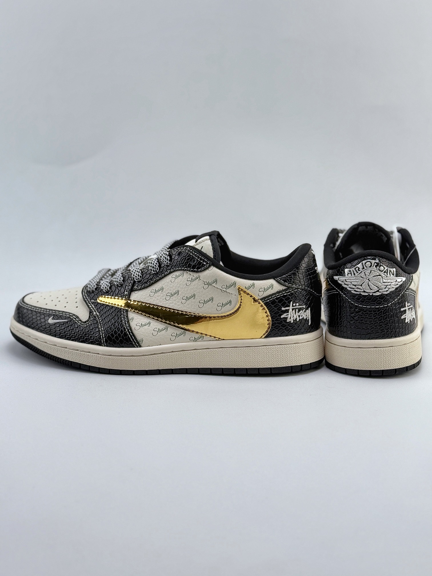 Travis Scott x Nike Air Jordan 1 Low x Stussy 米黑金 Air Jordan 1 Low 反转米黑金鳄纹倒钩 XY2688-112