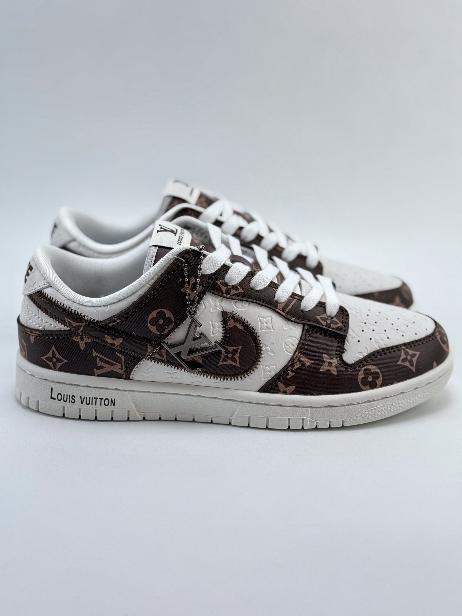 Nike SB Dunk Low x Louis Vuitton 白棕老花满印  DQ1098-360