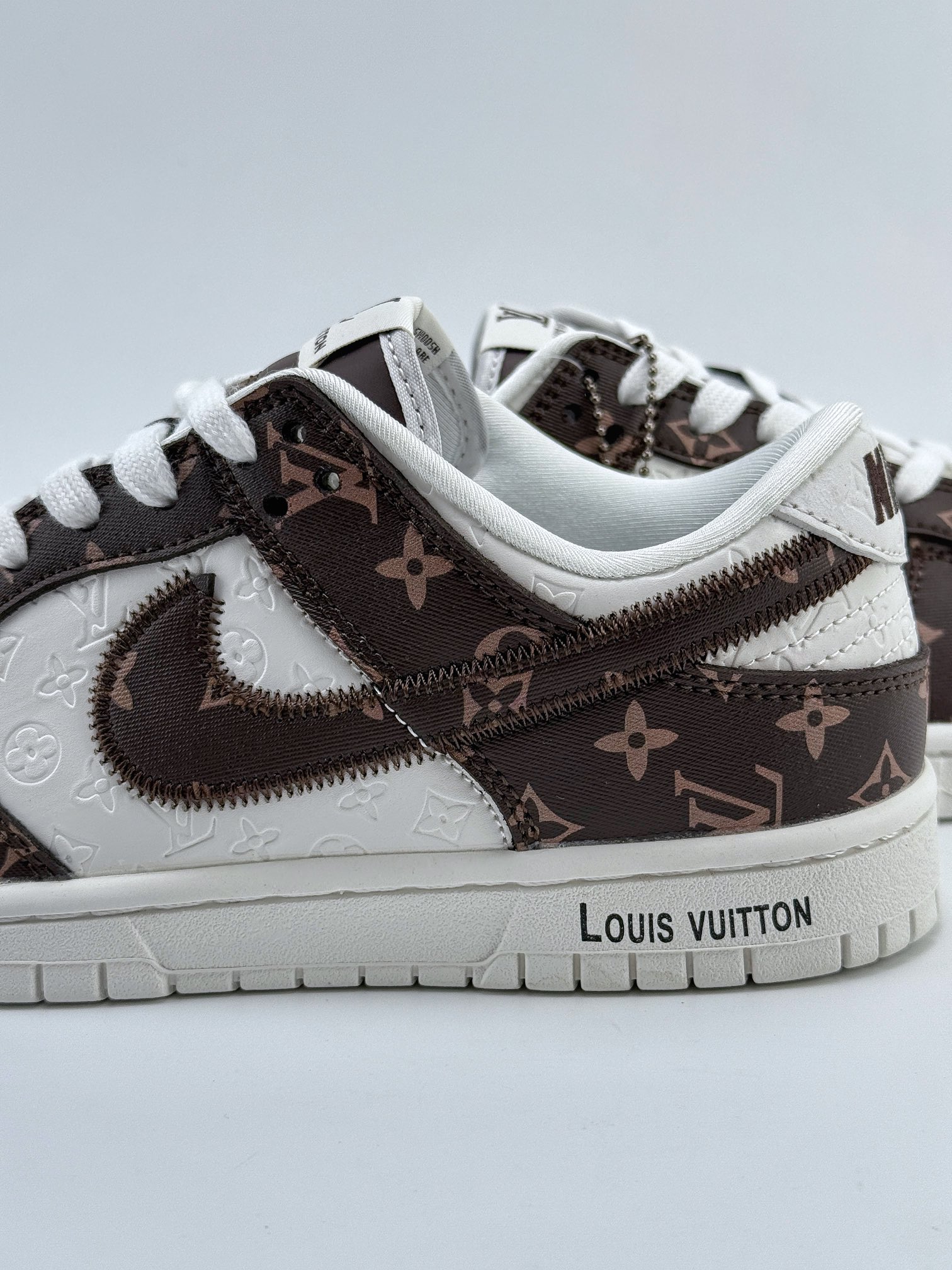 Nike SB Dunk Low x Louis Vuitton 白棕老花满印  DQ1098-360