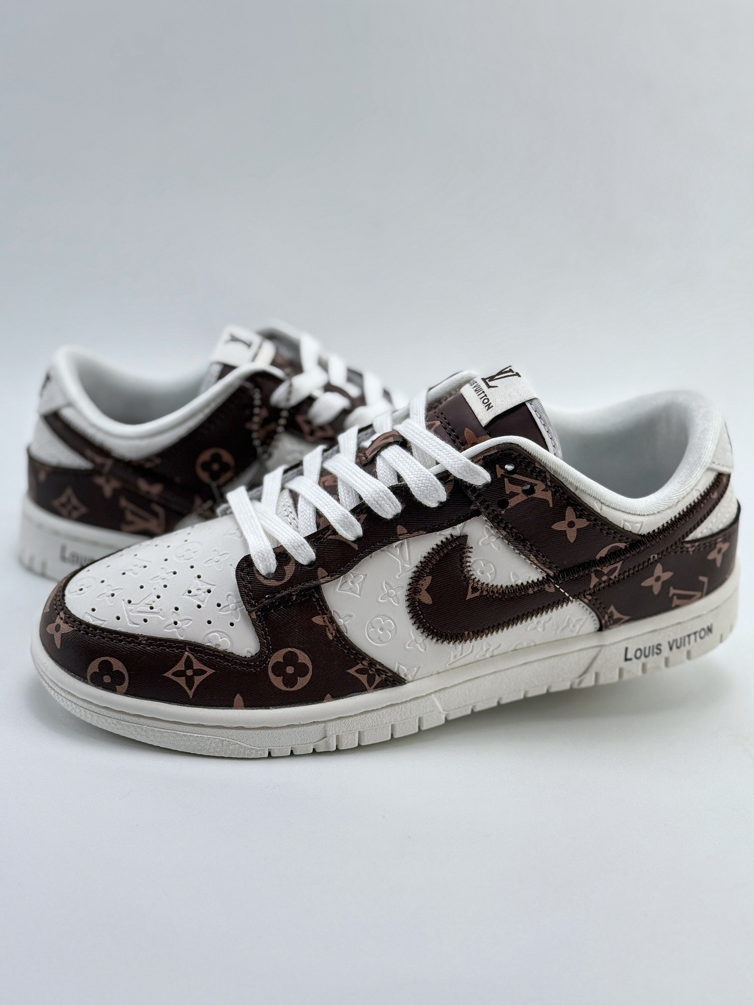 Nike SB Dunk Low x Louis Vuitton 白棕老花满印  DQ1098-360