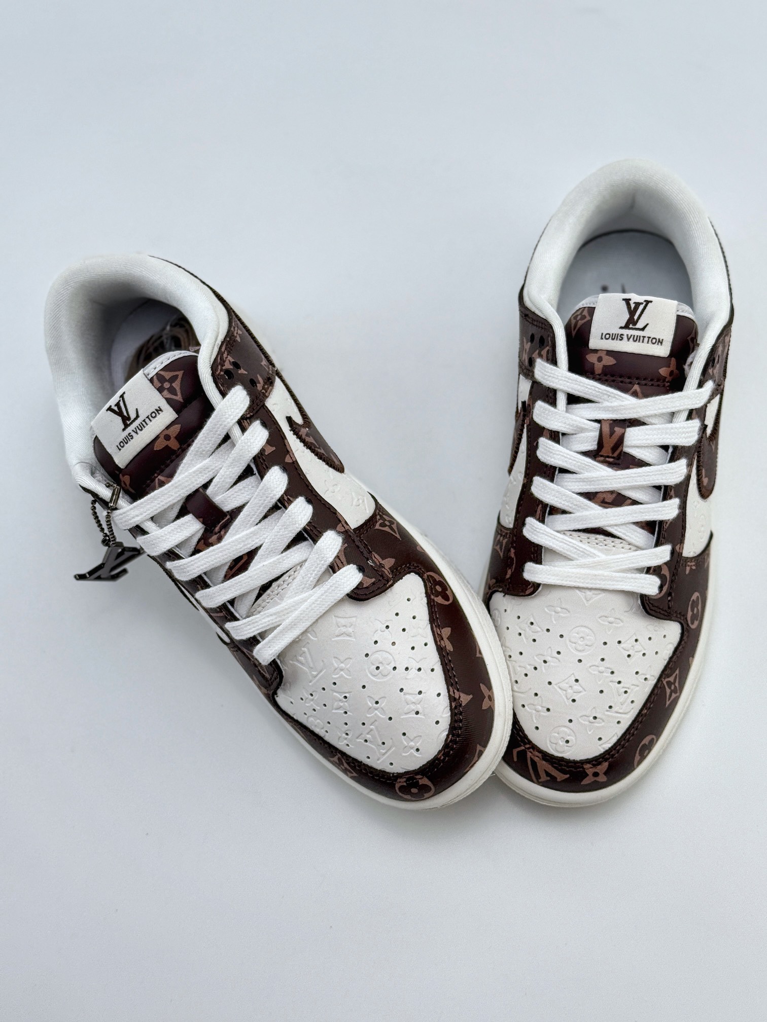 Nike SB Dunk Low x Louis Vuitton 白棕老花满印  DQ1098-360