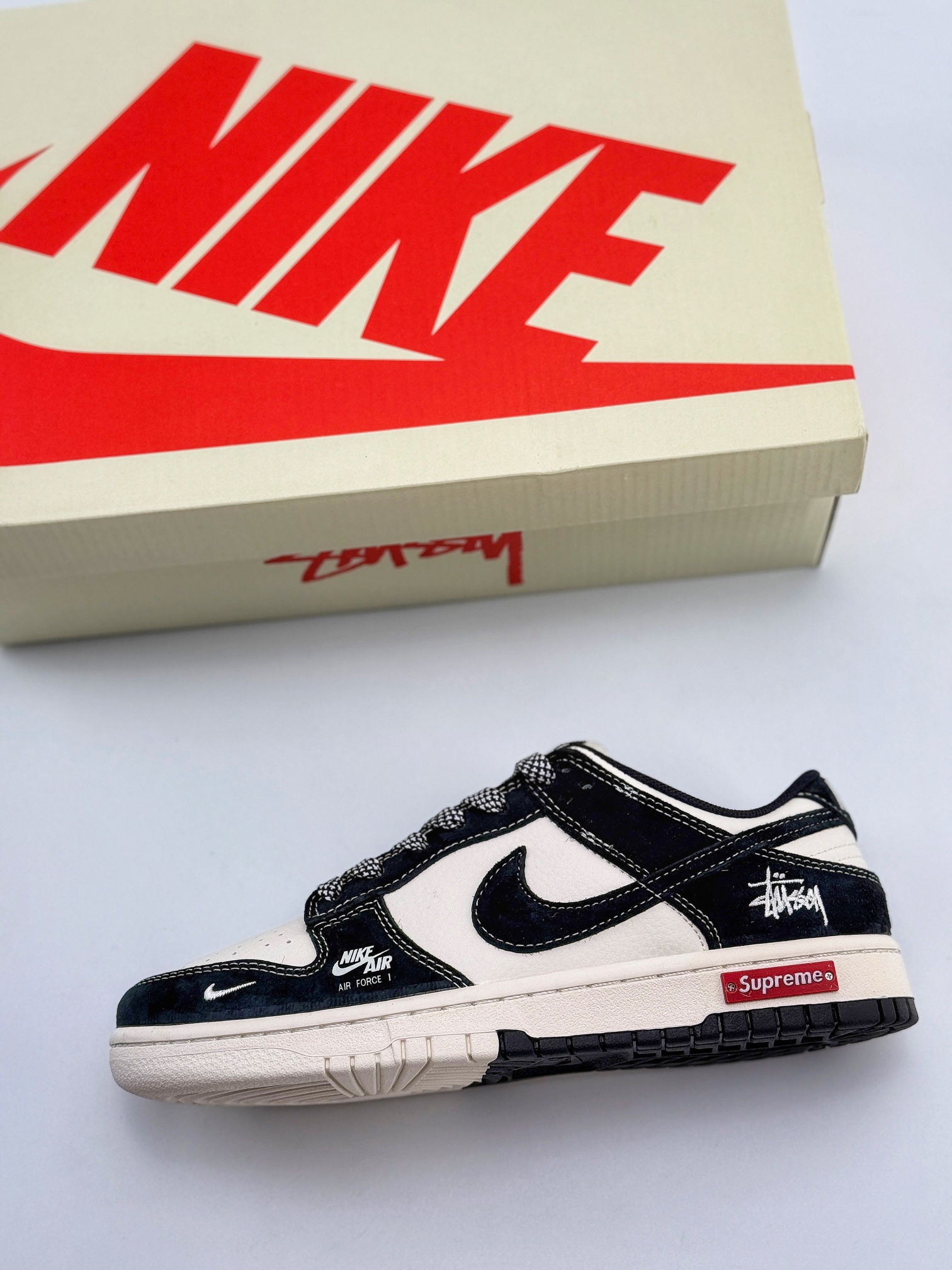 Nike SB Dunk Low x Stussy x Supreme 黑白小钩满天星  SJ2068-300