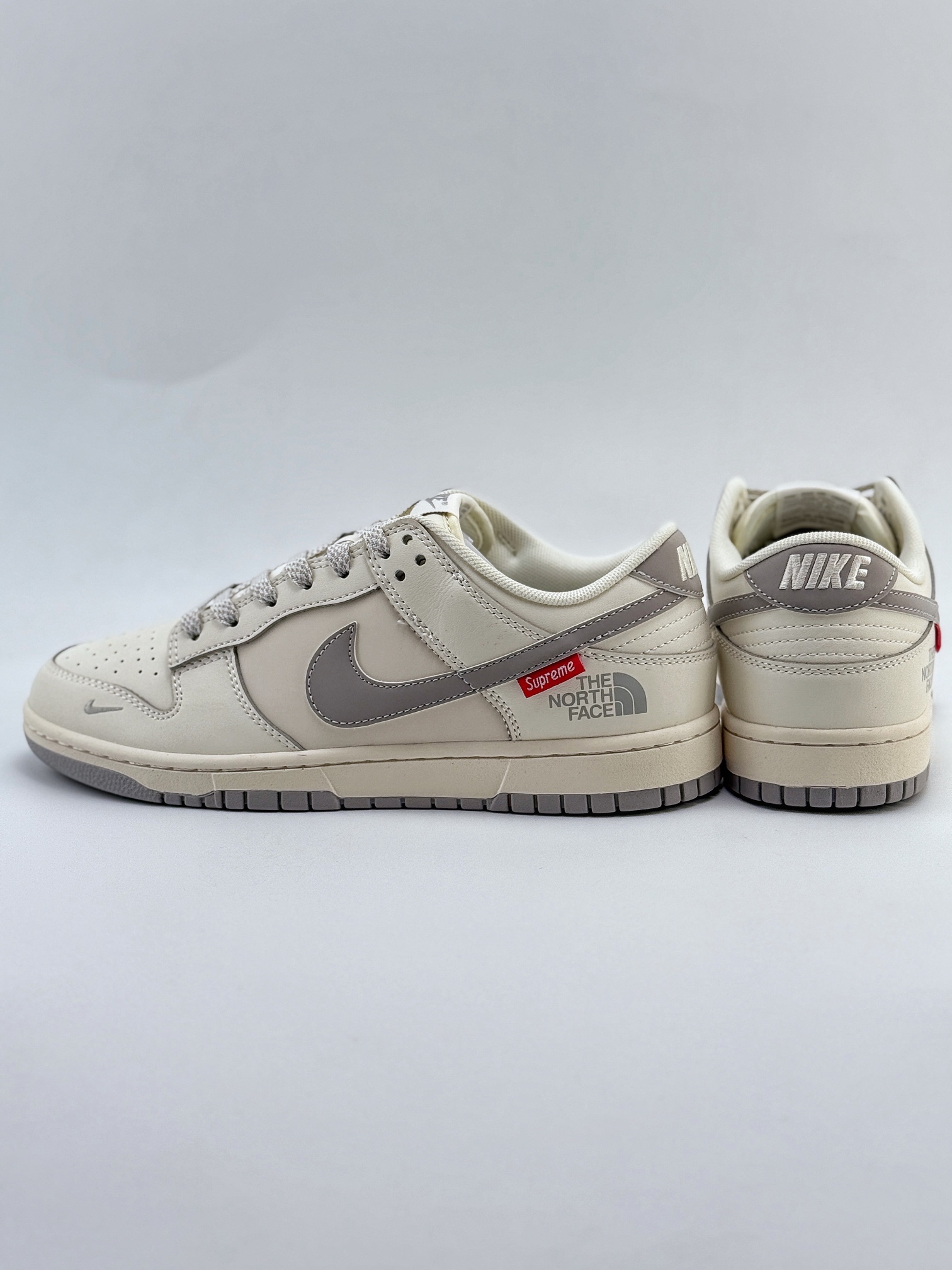 Nike SB Dunk Low x Supreme x The North Face 米灰小钩满天星  XX2025-628