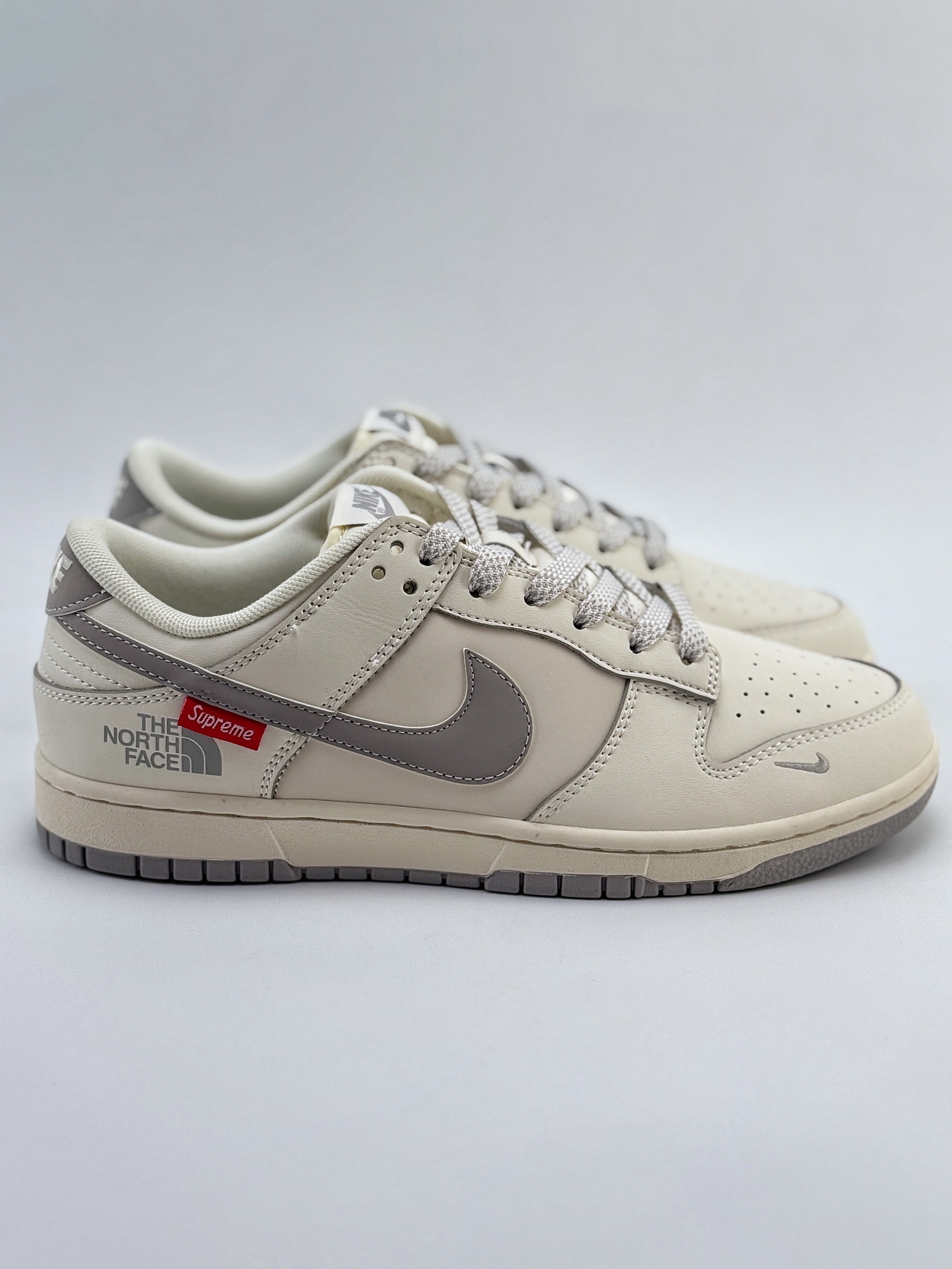 Nike SB Dunk Low x Supreme x The North Face 米灰小钩满天星  XX2025-628