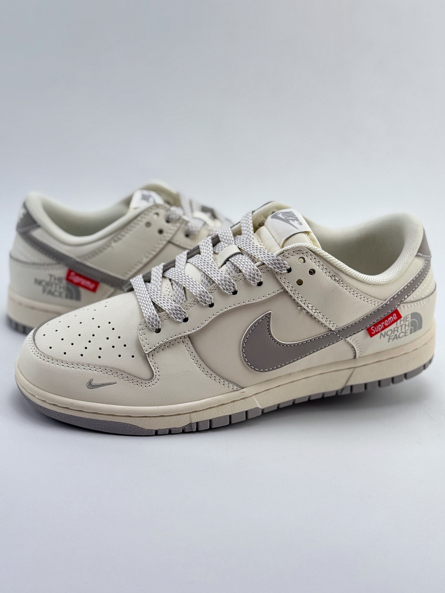 Nike SB Dunk Low x Supreme x The North Face 米灰小钩满天星  XX2025-628