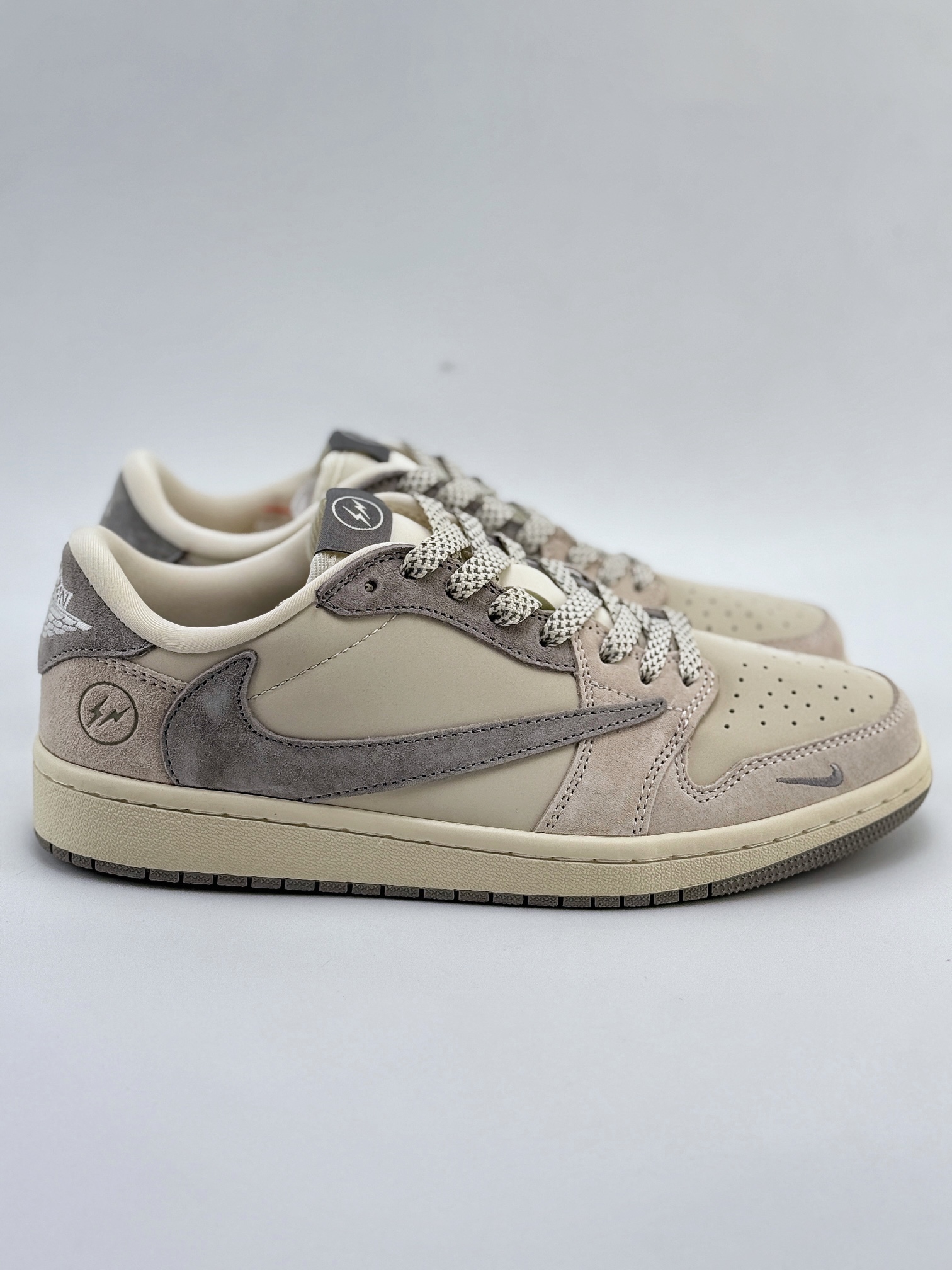 Travis Scott x Nike Air Jordan 1 Low x Fragment Design 米灰 Air Jordan 1 Low 反转米灰小钩满天星倒钩  JH6088-612