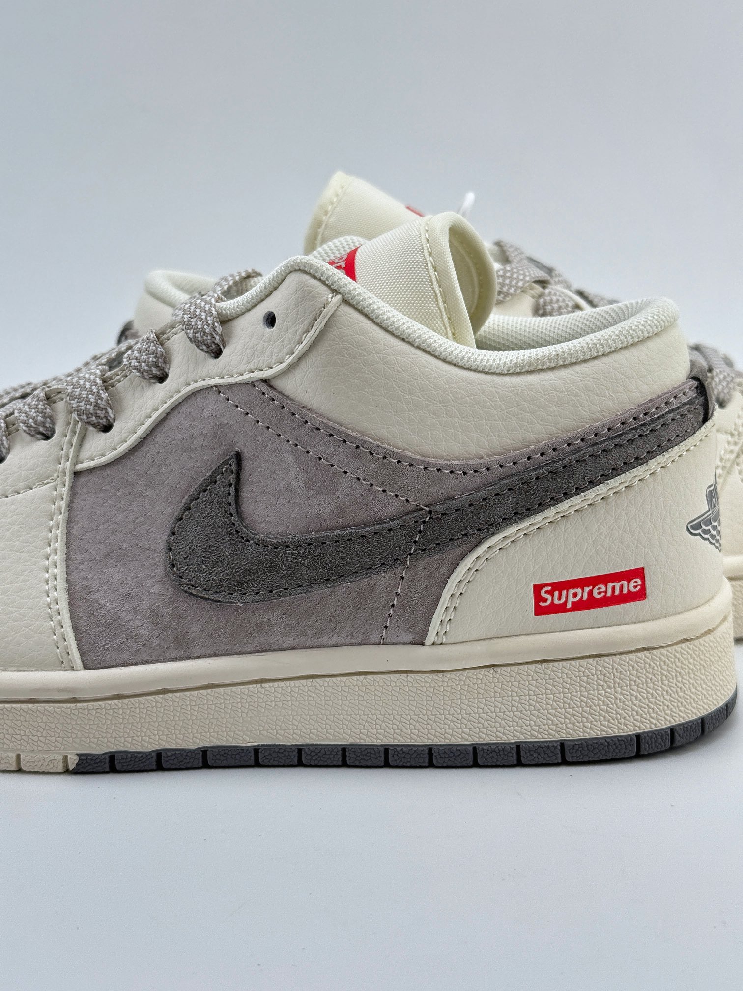 Air Jordan 1 Retro Low x Supreme 米棕小钩 SJ9950-030