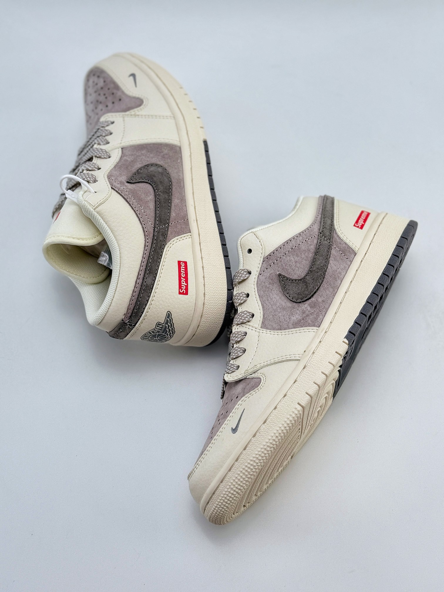 Air Jordan 1 Retro Low x Supreme 米棕小钩 SJ9950-030