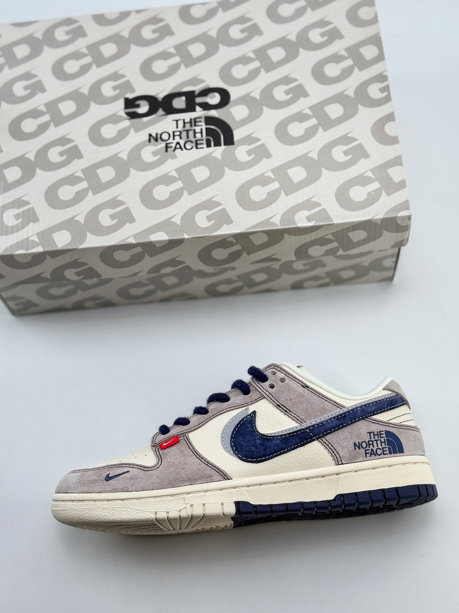 Nike SB Dunk Low x The North Face 米灰蓝双钩  SJ1089-010