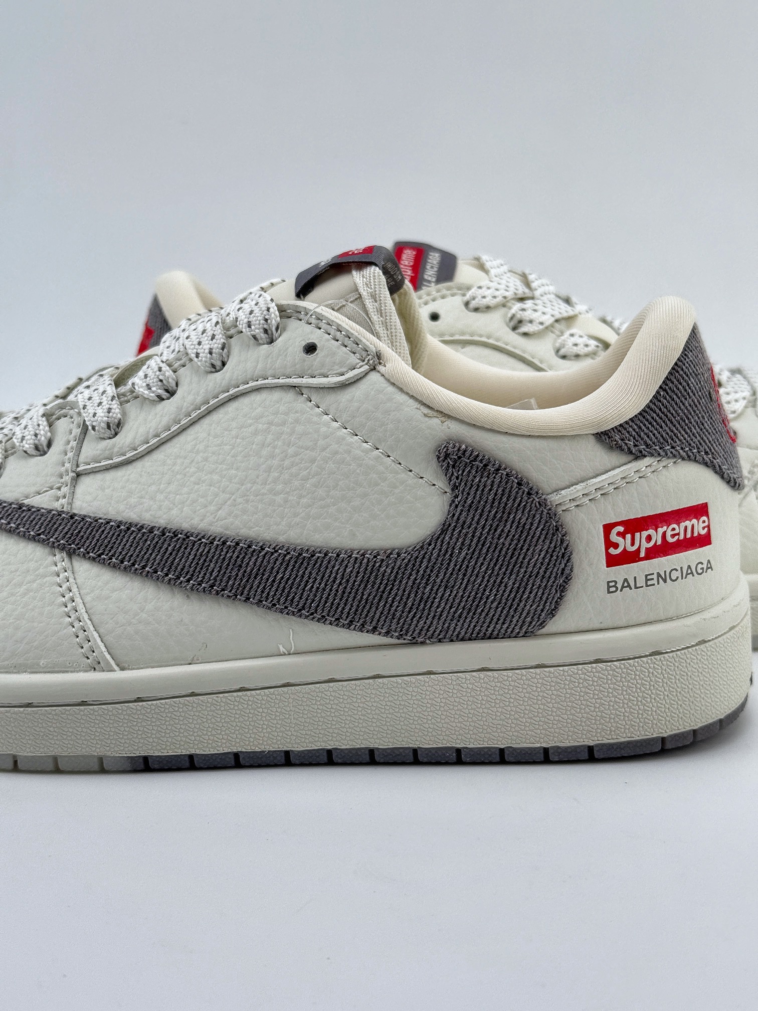 Travis Scott x Nike Air Jordan 1 Low x Supreme x Balenciaga 米灰 Air Jordan 1 Low 反转米灰满天星倒钩  JH6088-607