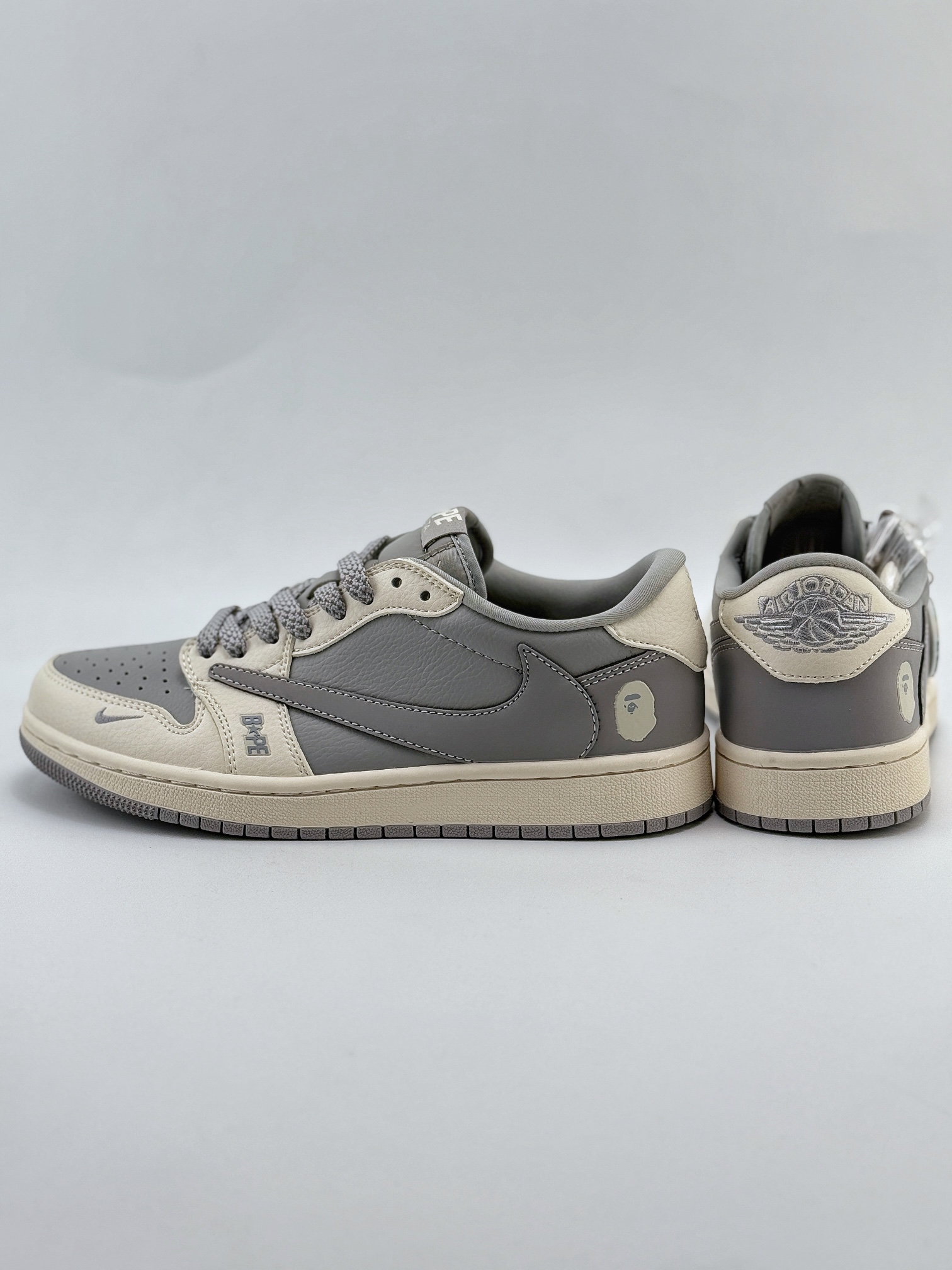 Travis Scott x Nike Air Jordan 1 Low x BAPE 米灰小钩 Air Jordan 1 Low 反转米灰小钩满天星倒钩  BB6511-625