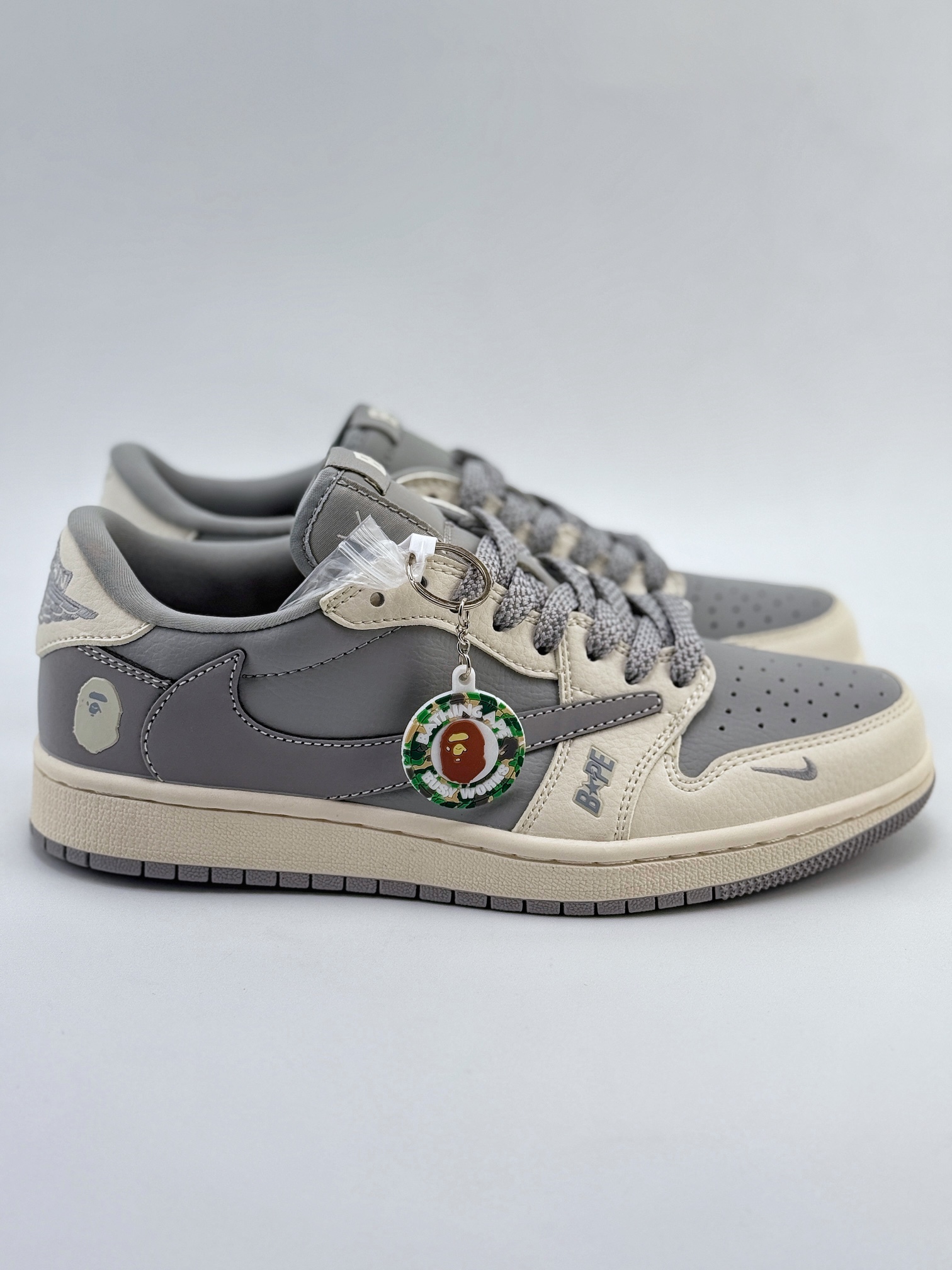 Travis Scott x Nike Air Jordan 1 Low x BAPE 米灰小钩 Air Jordan 1 Low 反转米灰小钩满天星倒钩  BB6511-625